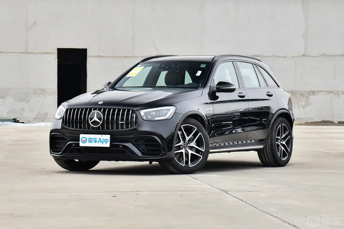 奔驰GLC AMGAMG GLC 63 4MATIC+侧前45度车头向左水平