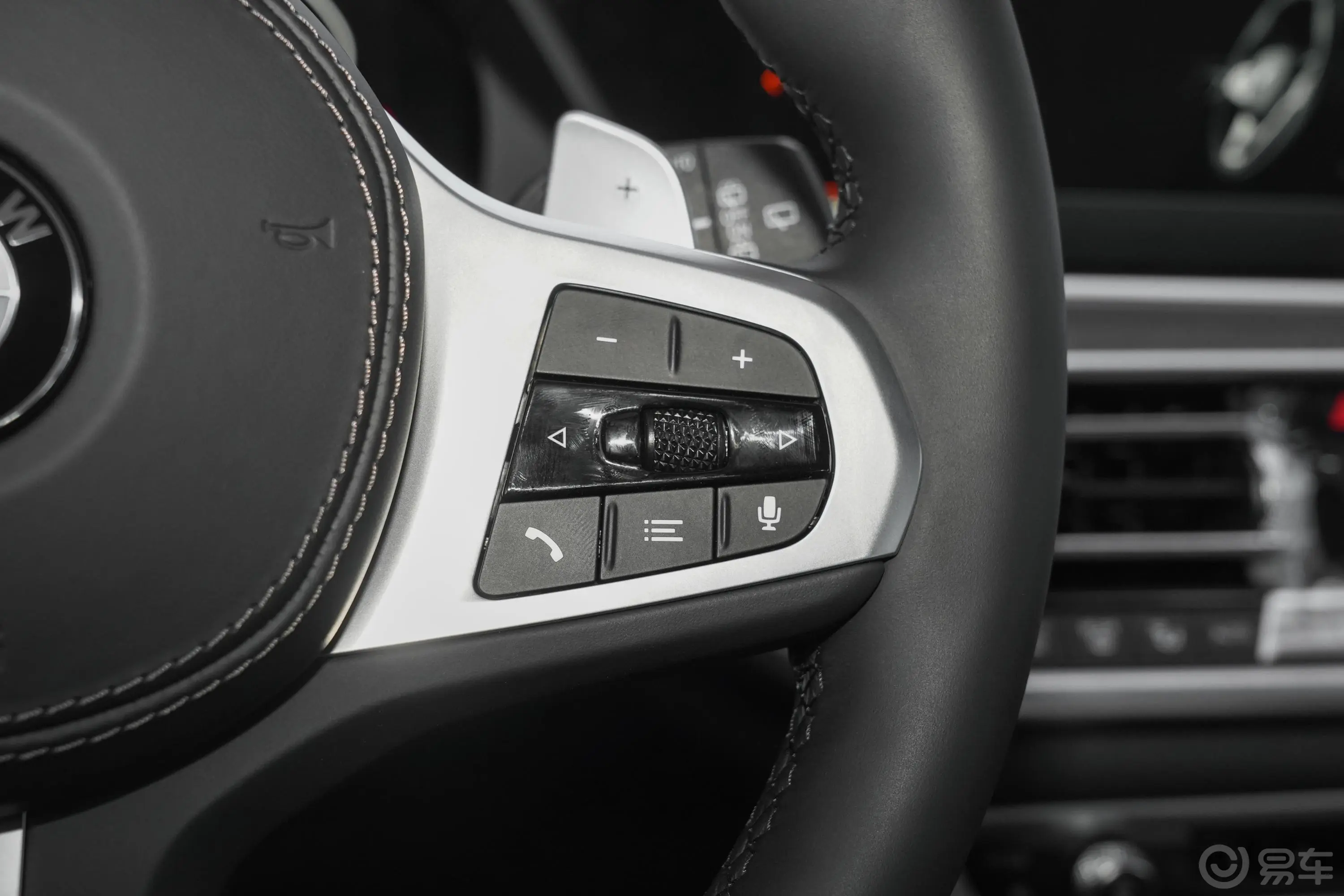 宝马X5(进口)xDrive30i M运动套装右侧方向盘功能按键
