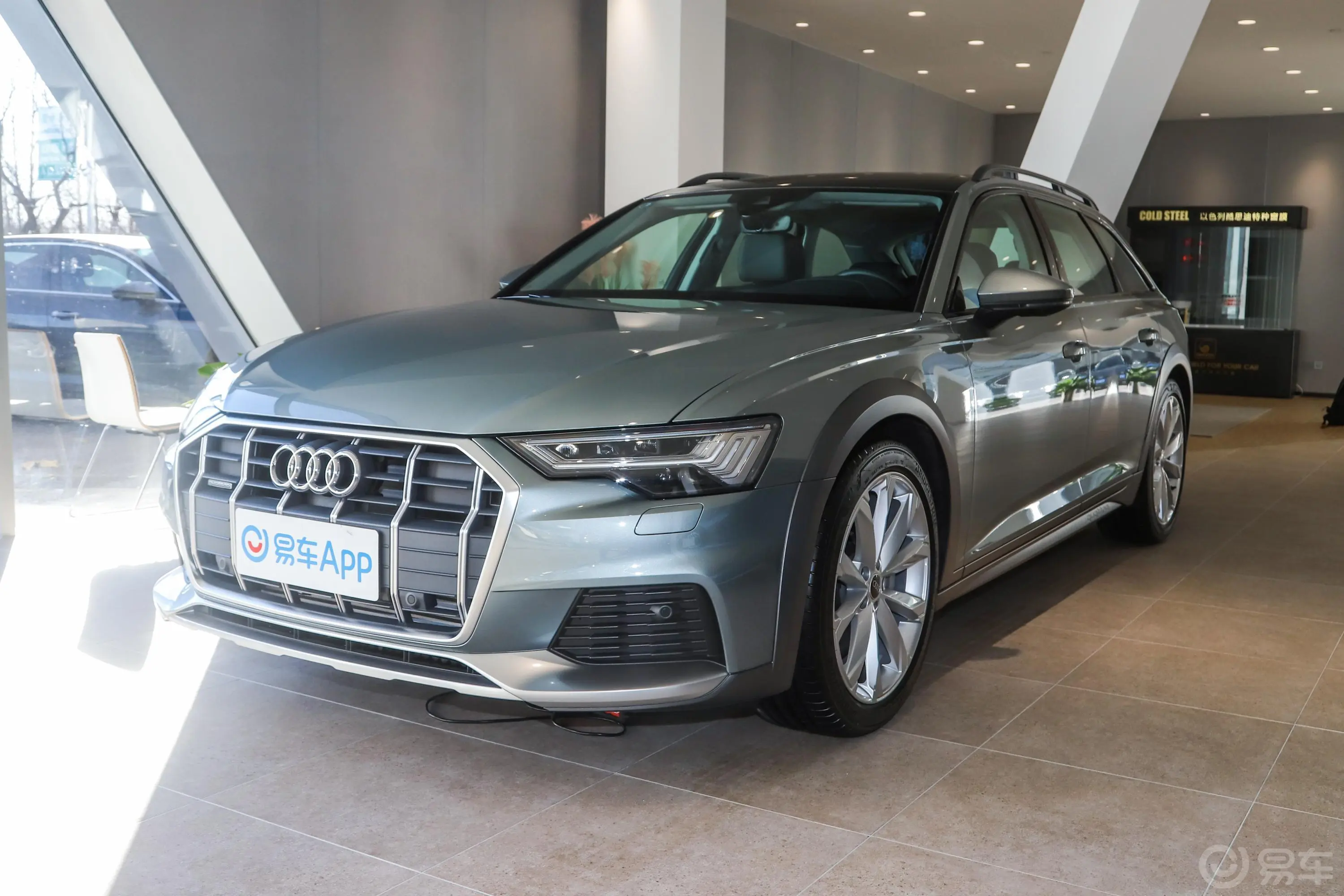 奥迪A6Allroad quattro 探索家 55 TFSI 尊享越野型侧前45度车头向左水平