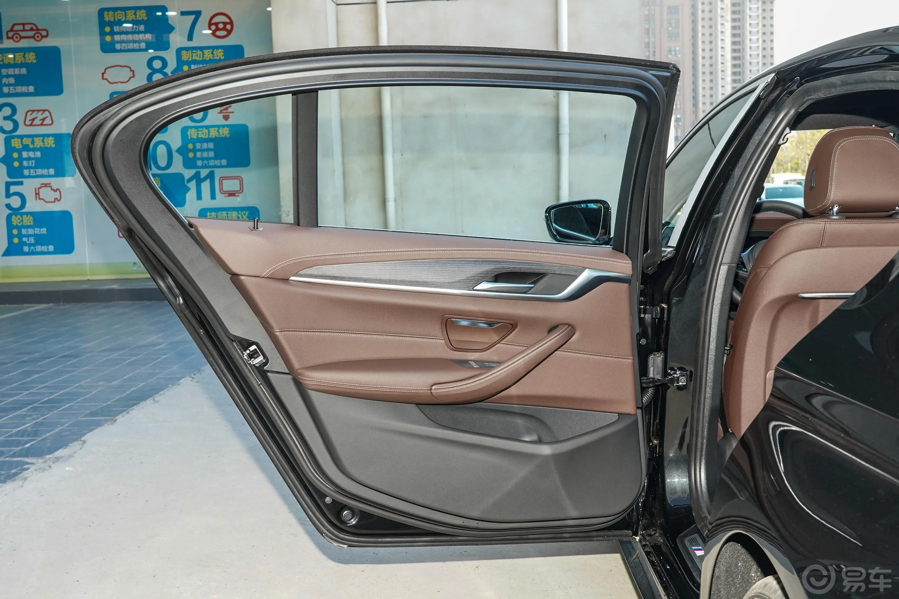 宝马5系 插电混动改款 535Le M运动套装驾驶员侧后车门