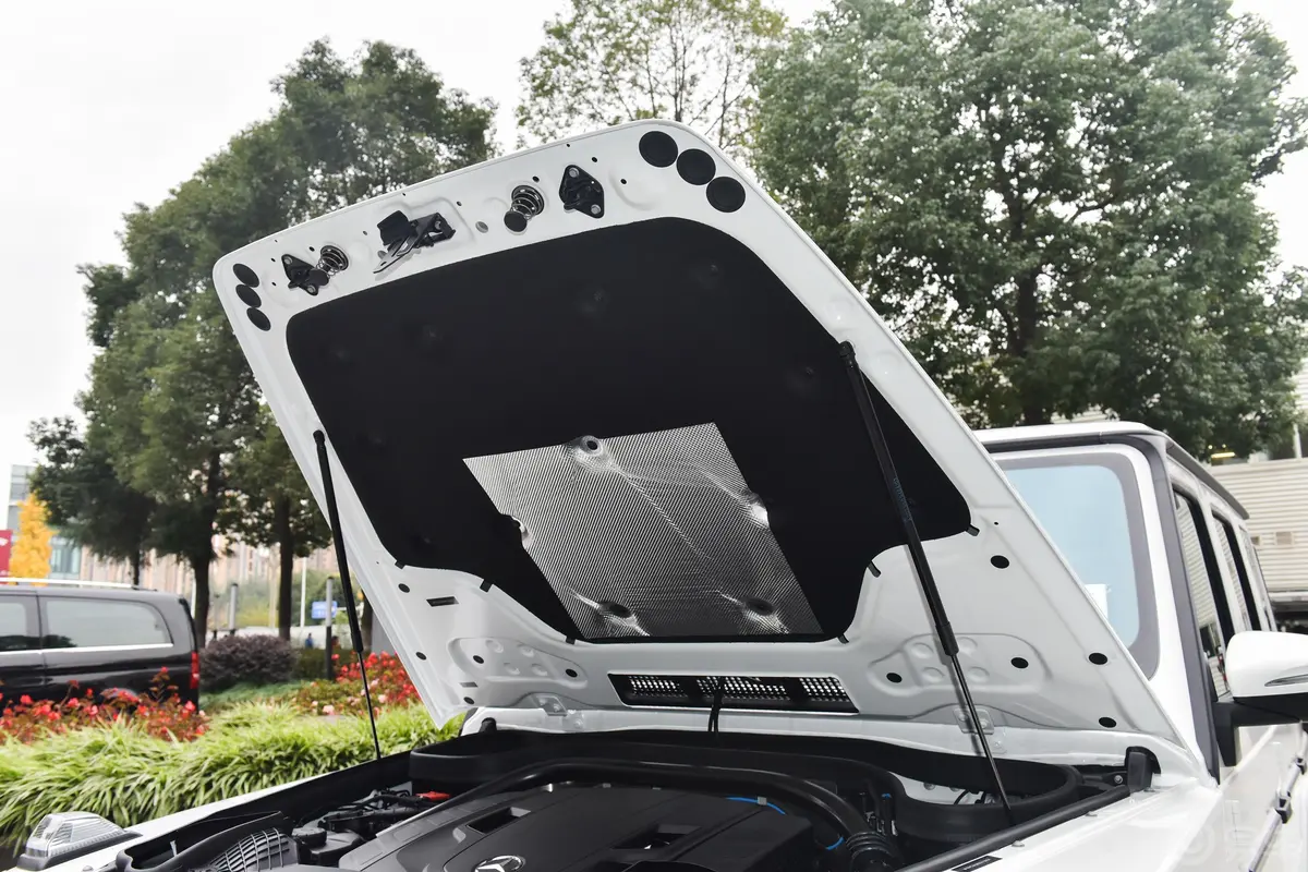 奔驰G级G 500前舱盖内侧