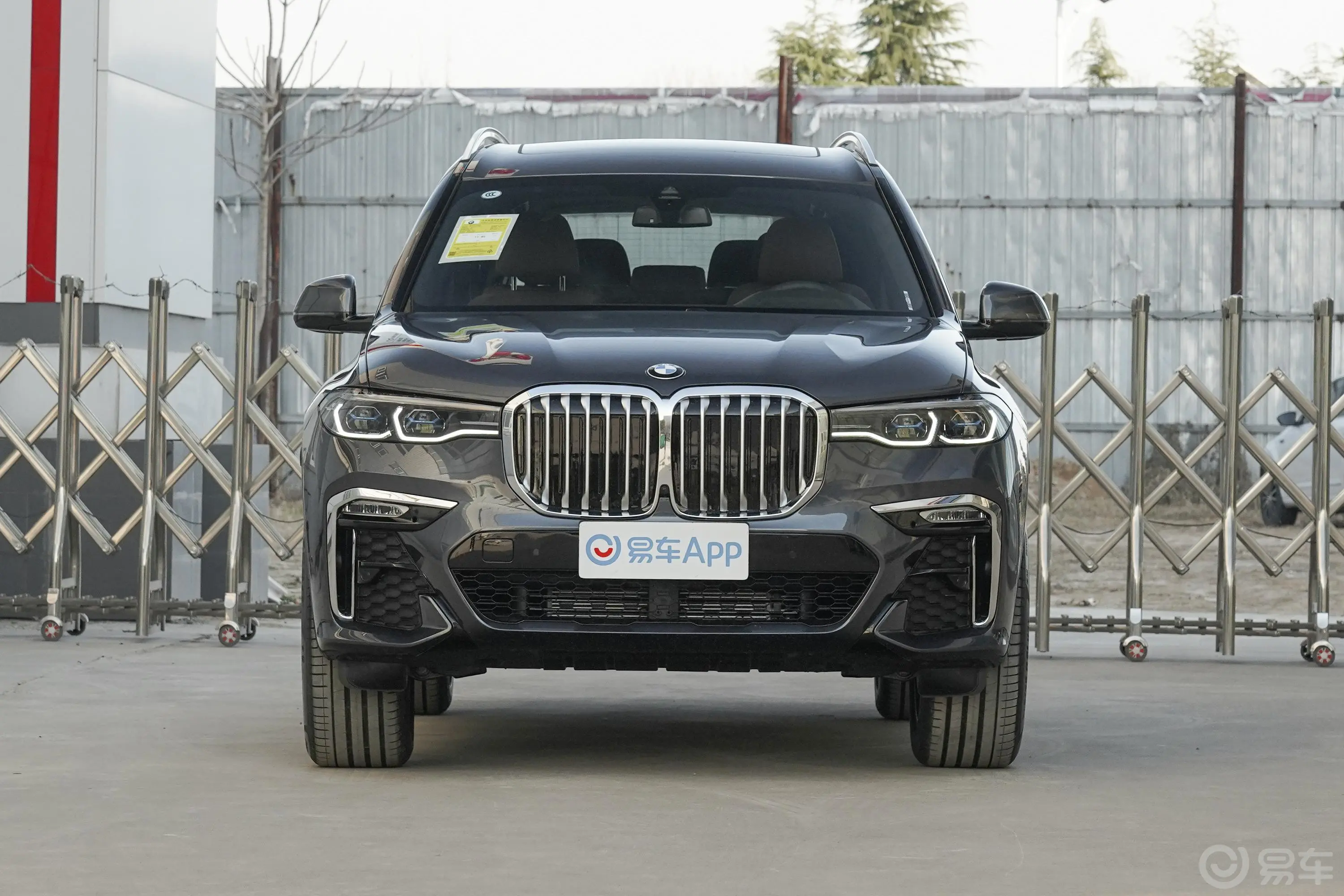 宝马X7xDrive40i 尊享型 M运动套装正前水平