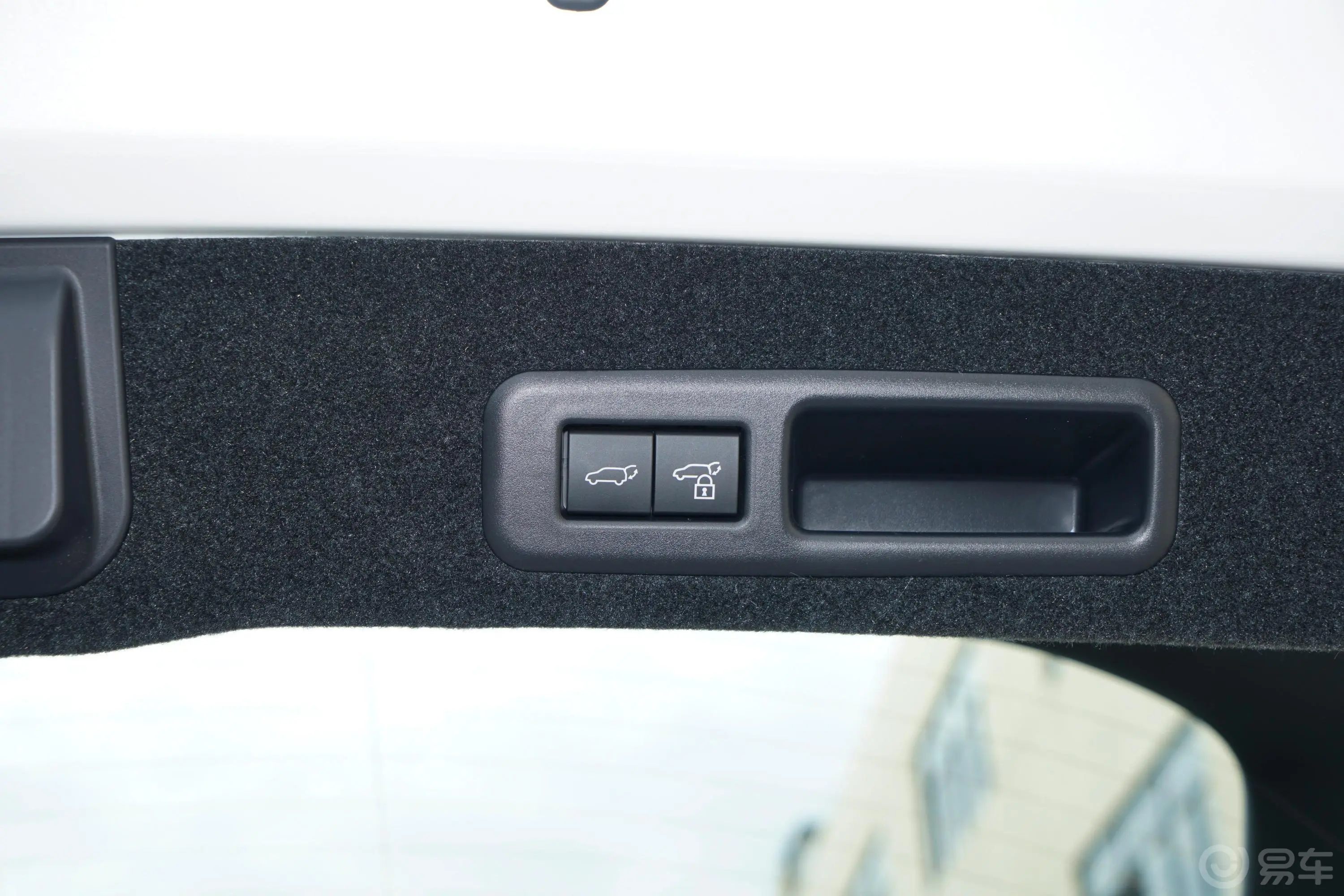 雷克萨斯RX300 特别版电动尾门按键（手动扶手）