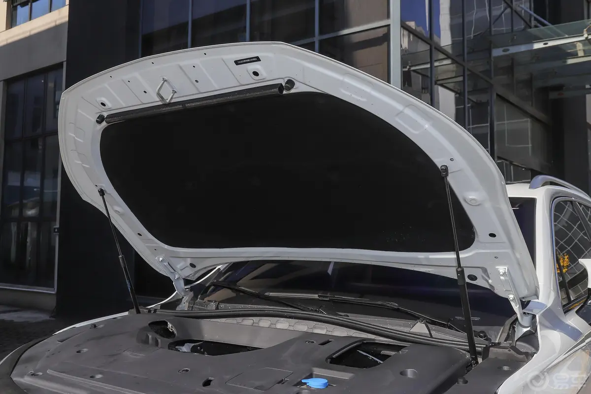 荣威RX5 MAX2.0T 有为至尊版发动机舱盖内侧