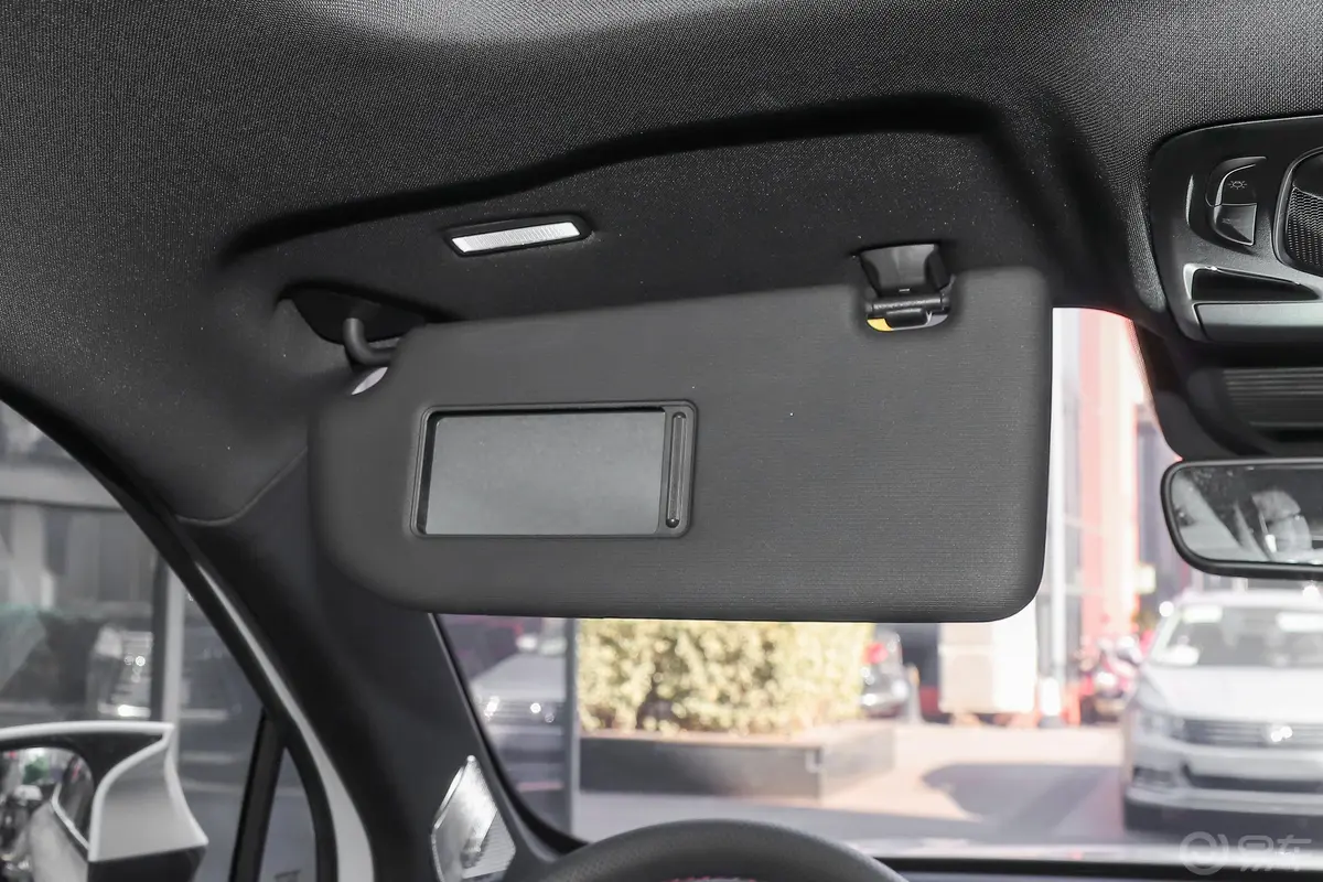 荣威RX5 MAX2.0T 有为至尊版驾驶位遮阳板