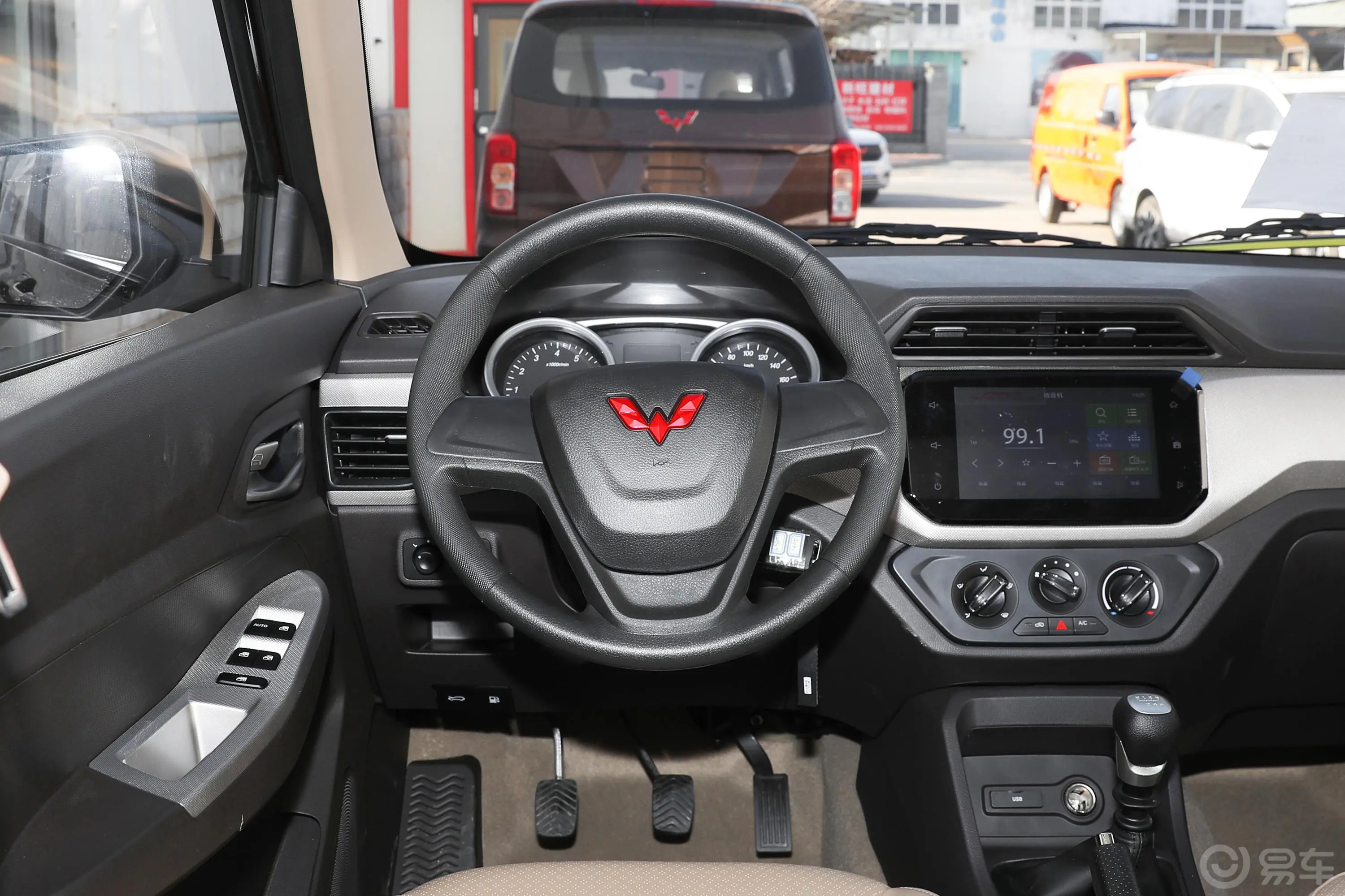 五菱宏光S改款 1.5L 手动舒适型驾驶位区域