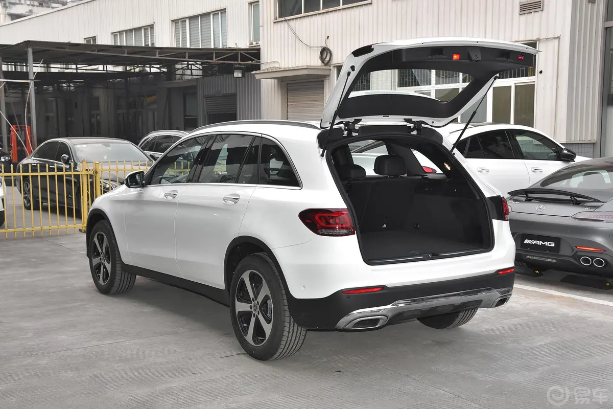 奔驰GLC改款 GLC 260 L 4MATIC 动感型后备厢开启45度侧拍