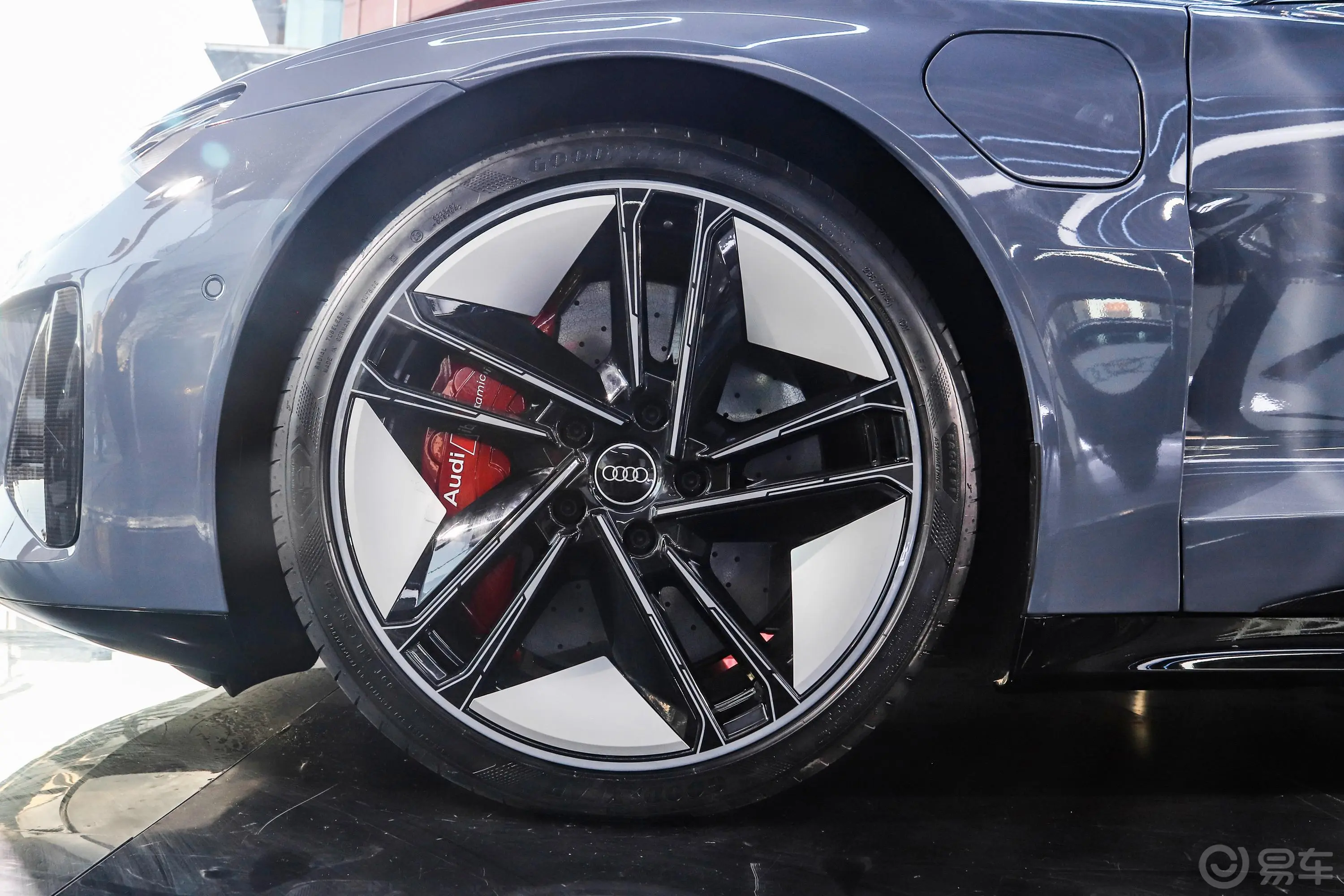 奥迪RS e-tron GT顶配版前轮毂造型