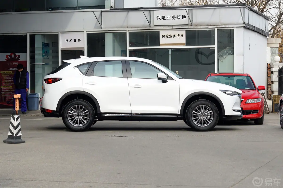 马自达CX-52.0L 手自一体 两驱 舒适型正侧车头向右水平