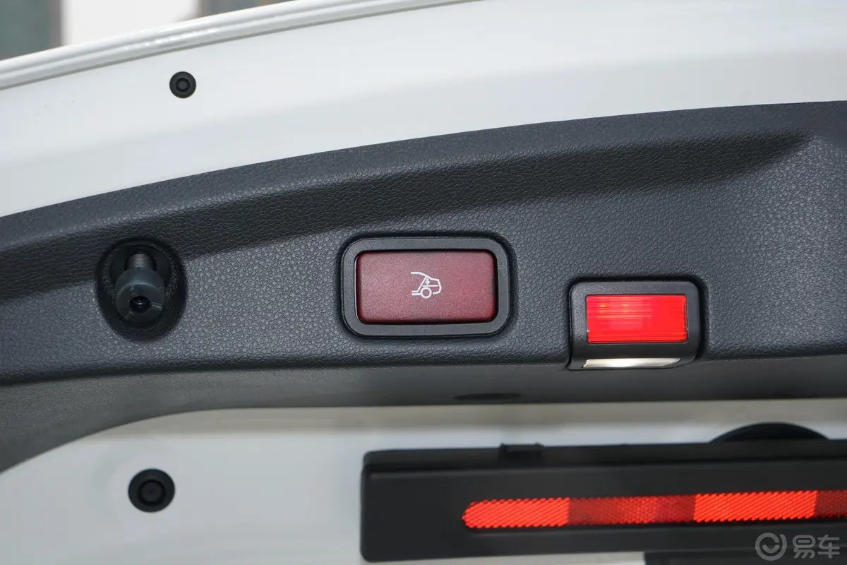 奔驰E级(进口)改款 E 260 4MATIC 敞篷轿跑车电动尾门按键（手动扶手）
