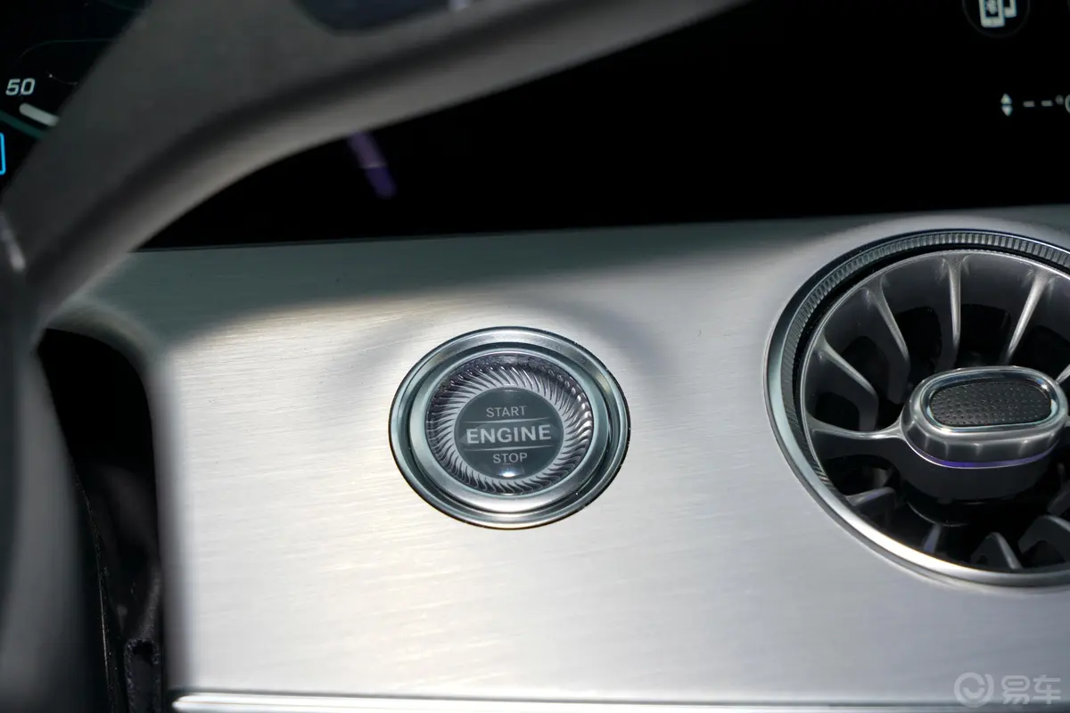奔驰E级(进口)改款 E 260 4MATIC 敞篷轿跑车钥匙孔或一键启动按键