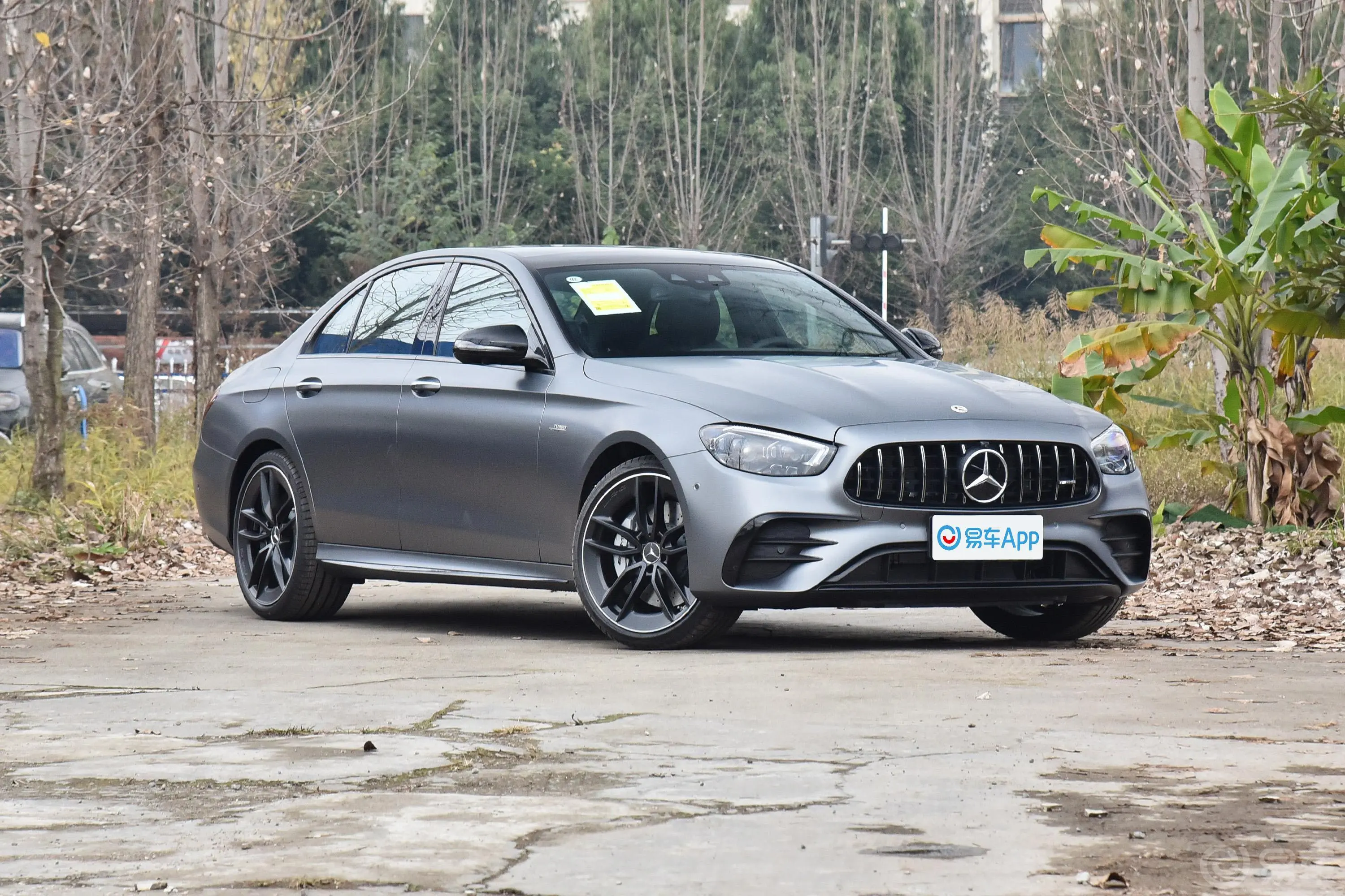 奔驰E级 AMGAMG E 53 4MATIC+侧前45度车头向右水平