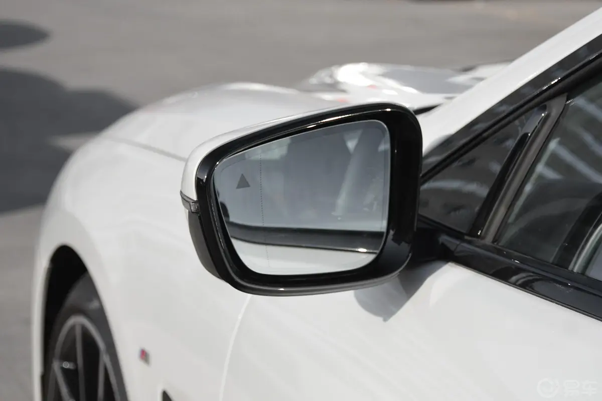 宝马8系改款 双门轿跑车 840i M运动套装后视镜镜面