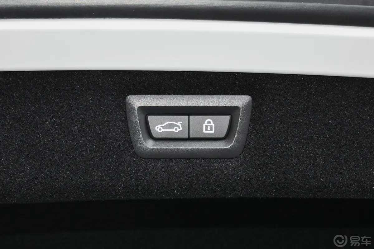 宝马8系改款 双门轿跑车 840i M运动套装电动尾门按键（手动扶手）