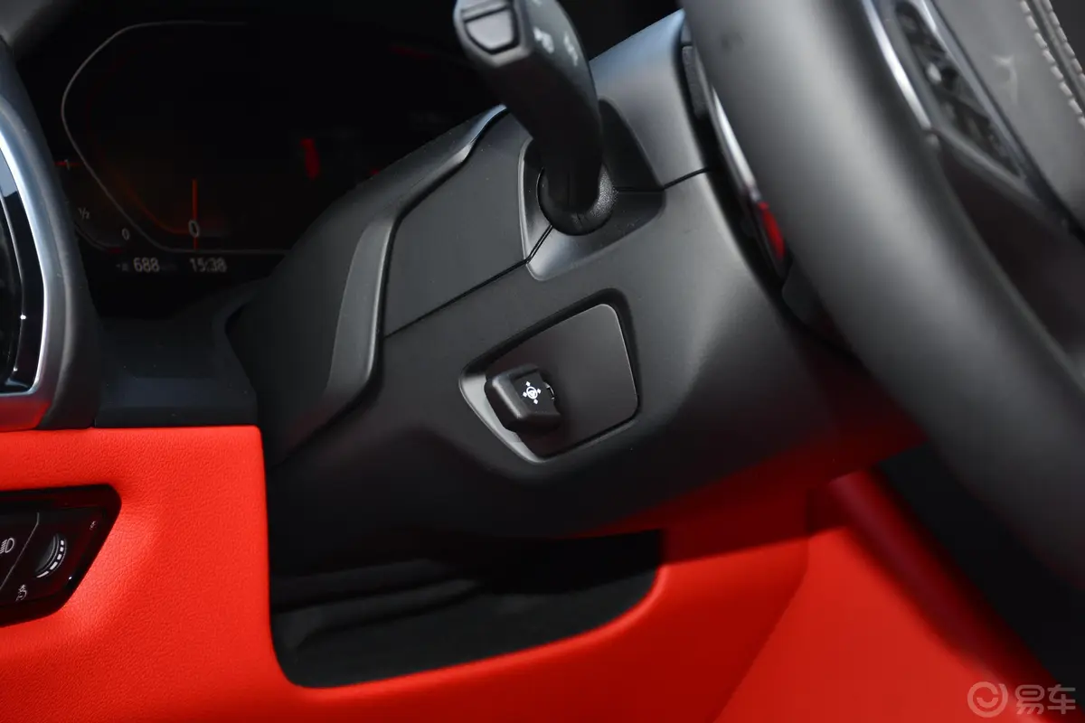 宝马8系改款 双门轿跑车 840i M运动套装方向盘调节