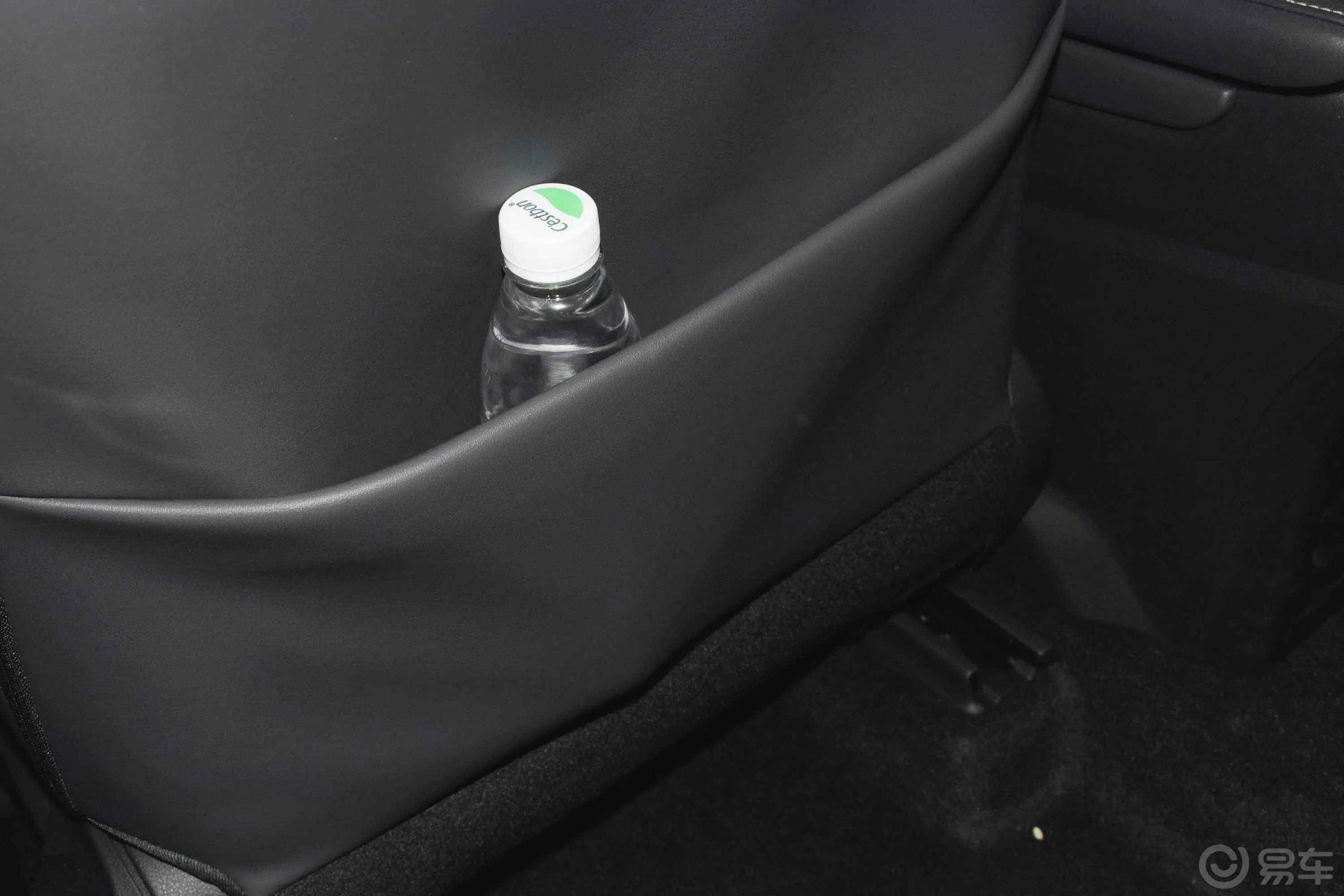 雷克萨斯NX260 两驱创驰版后排空间