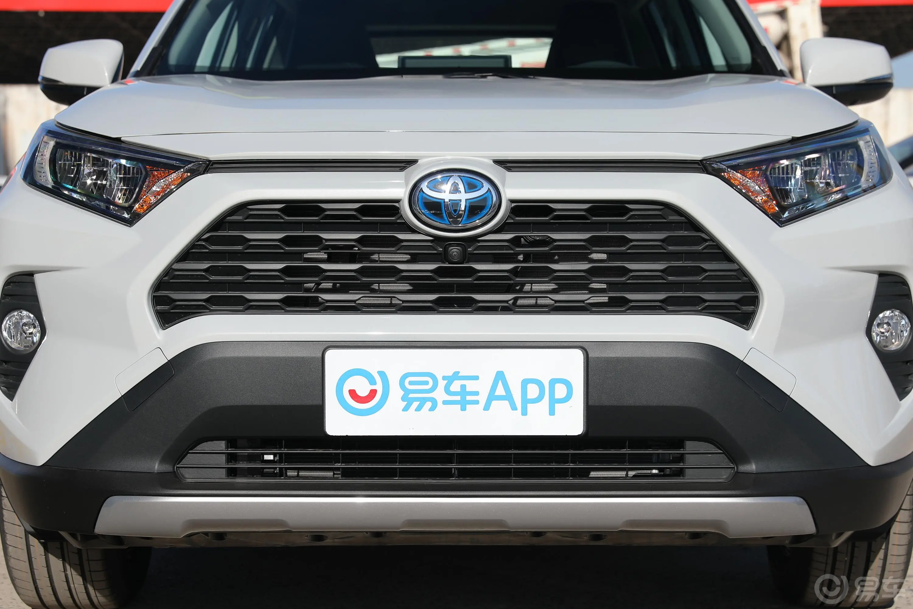 RAV4荣放改款 双擎 2.5L E-CVT 四驱 精英Plus版外观