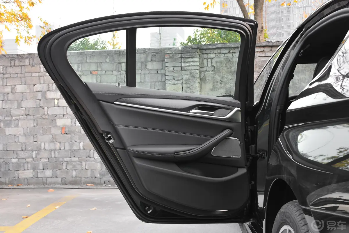 宝马5系(进口)改款 540i 风尚版 M运动套装驾驶员侧后车门