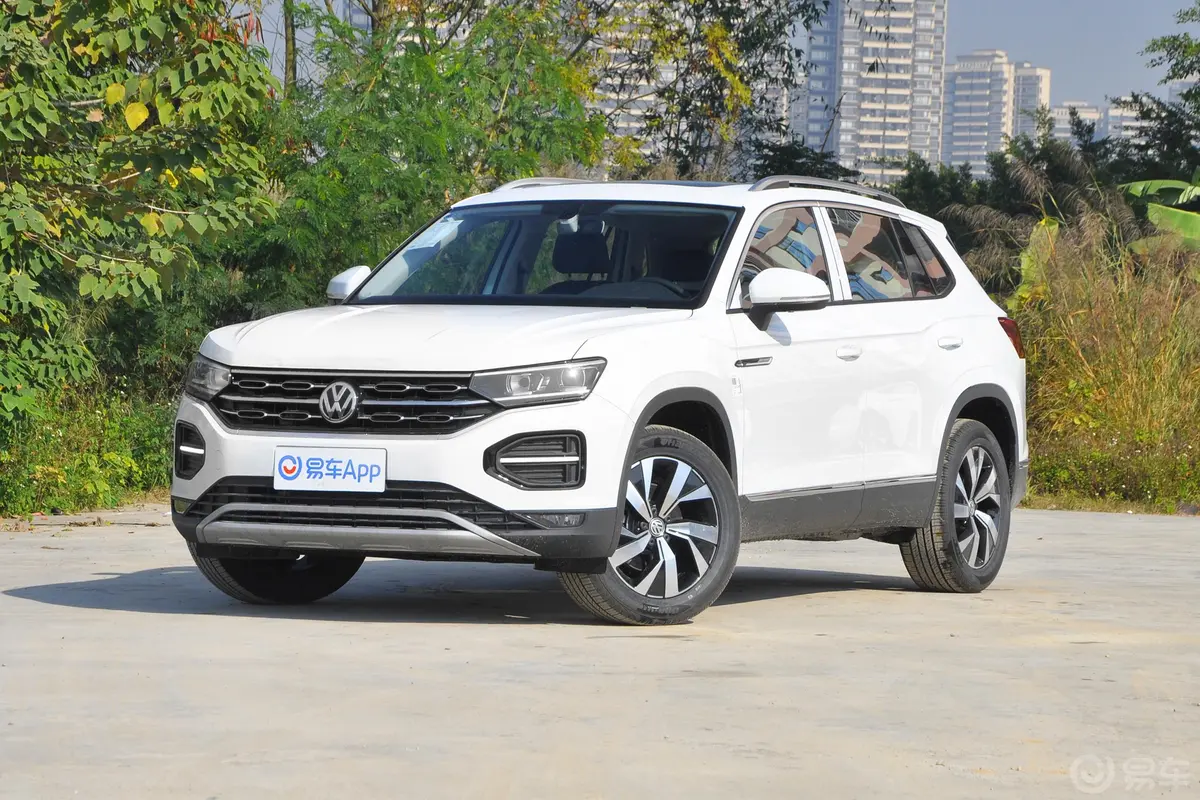 探岳280TSI 两驱豪华智联版侧前45度车头向左水平