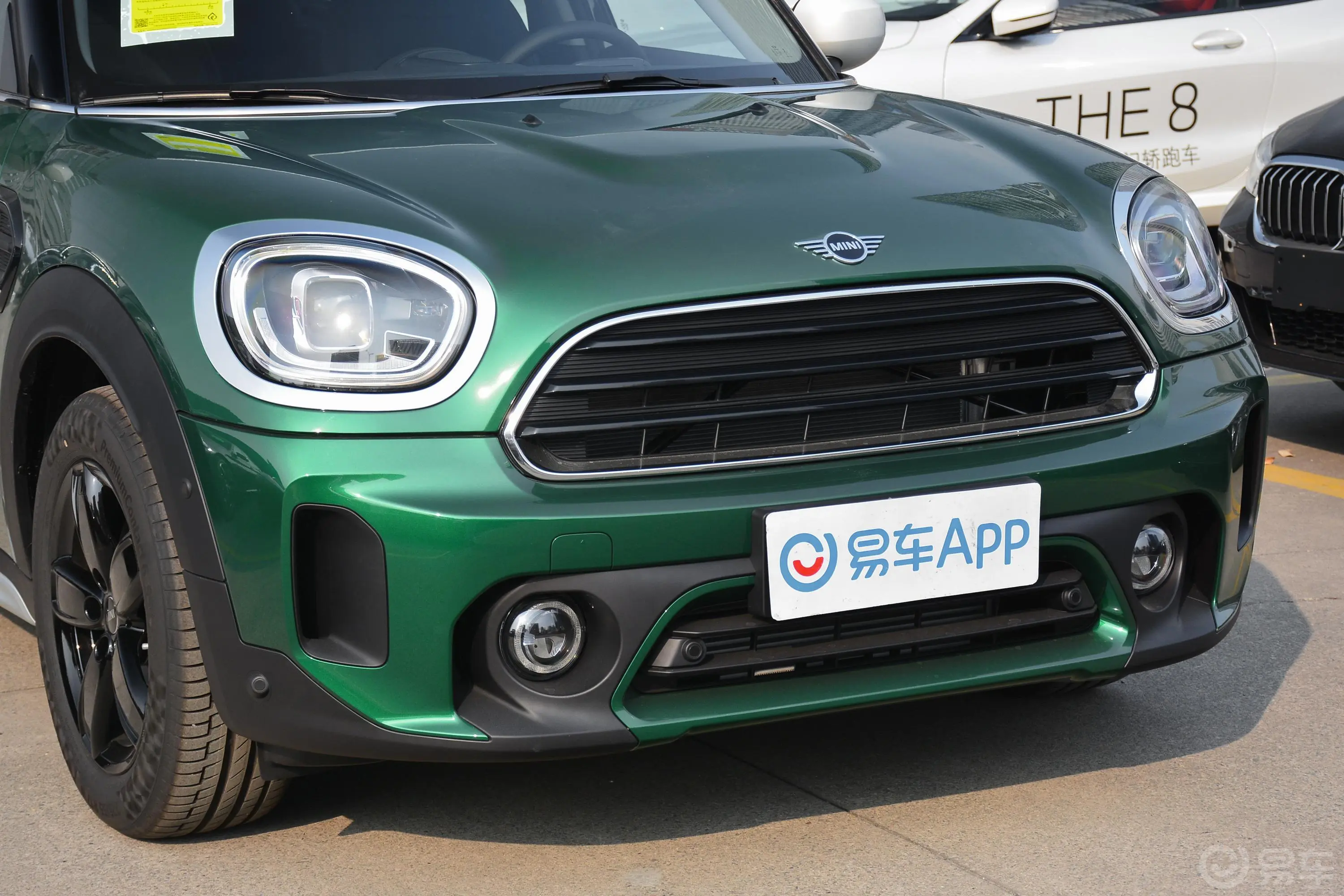 MINI COUNTRYMAN改款 1.5T COOPER ALL4前格栅侧俯拍