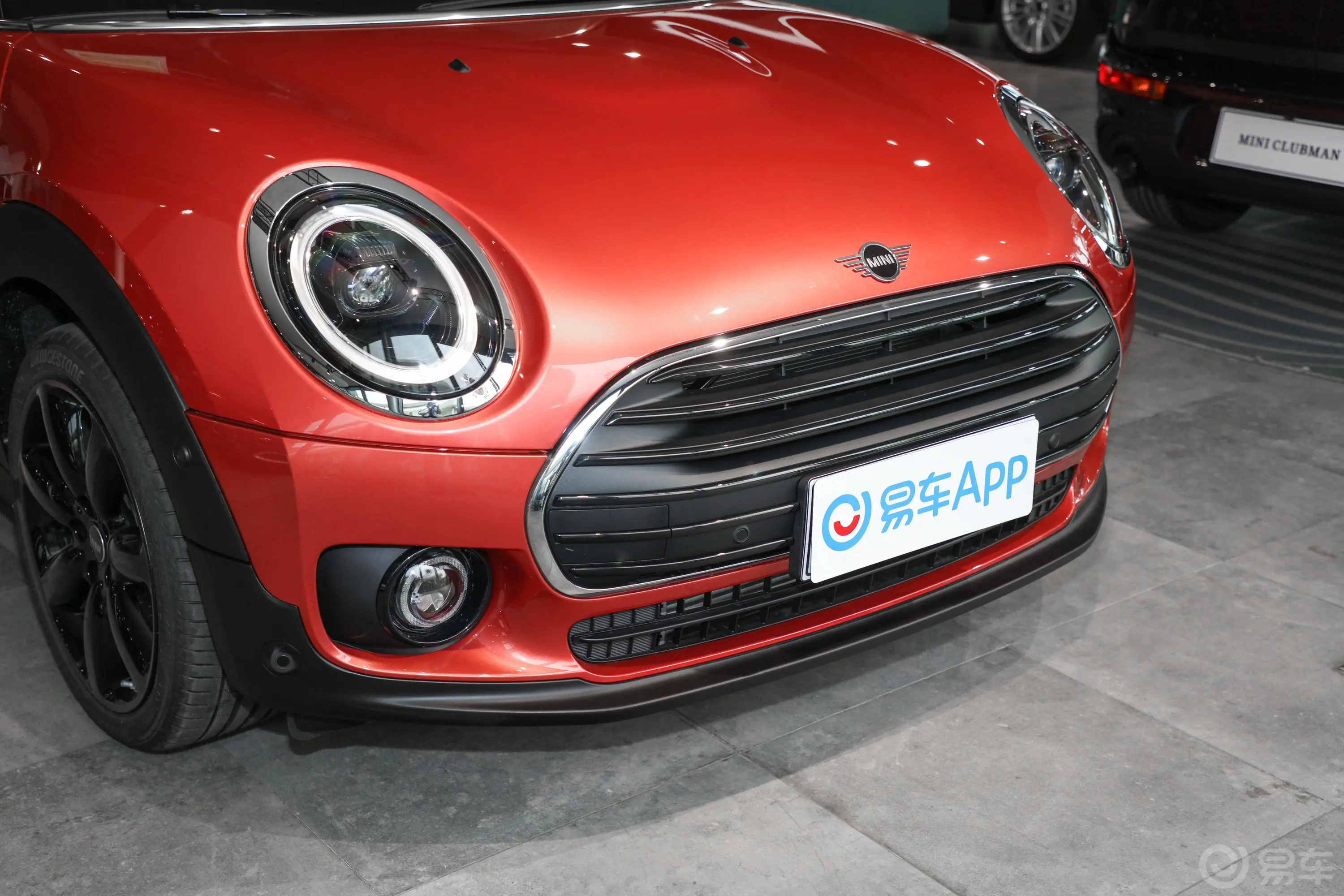 MINI CLUBMAN改款 1.5T COOPER前格栅侧俯拍