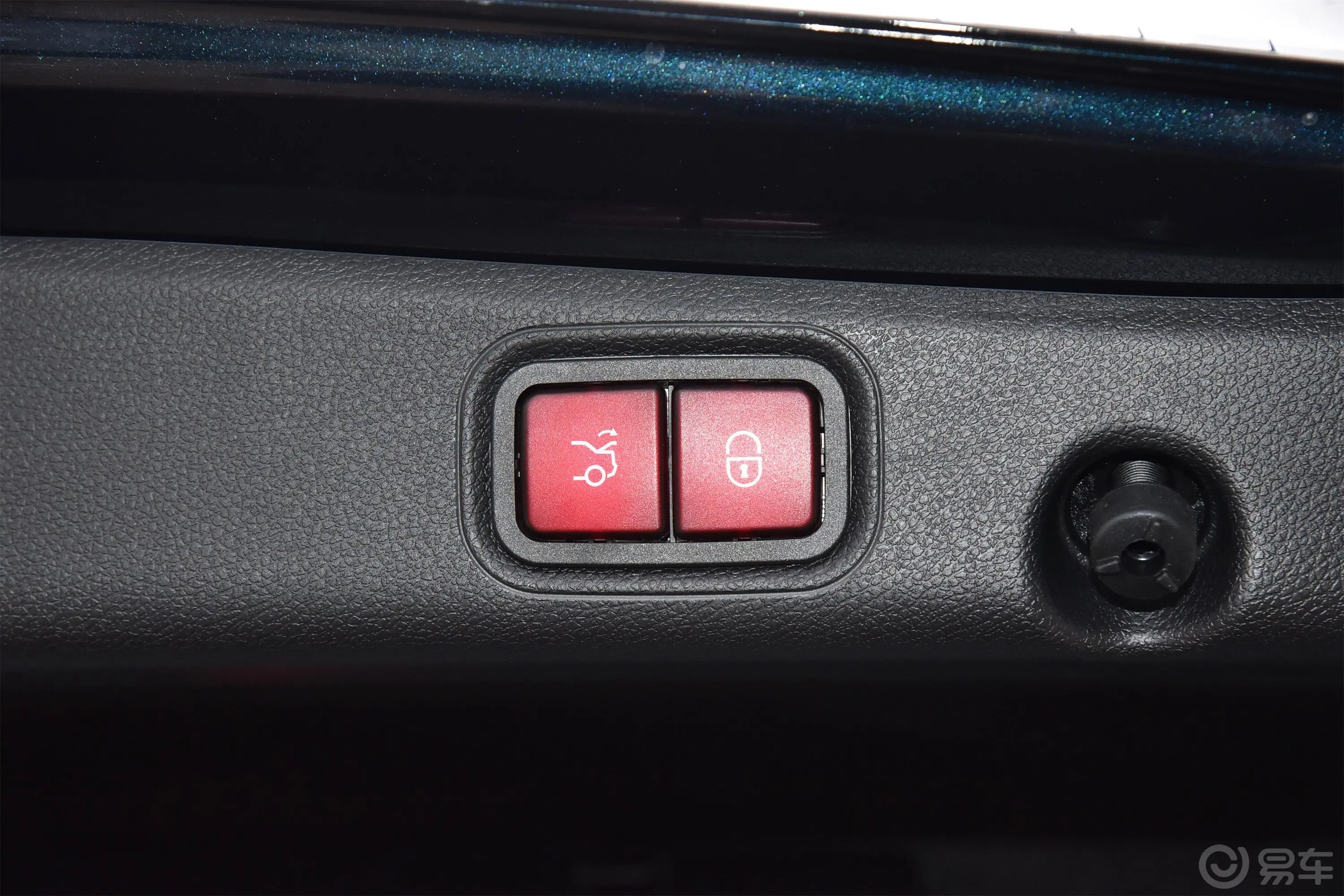 奔驰E级改款 E 300 L 时尚型电动尾门按键（手动扶手）