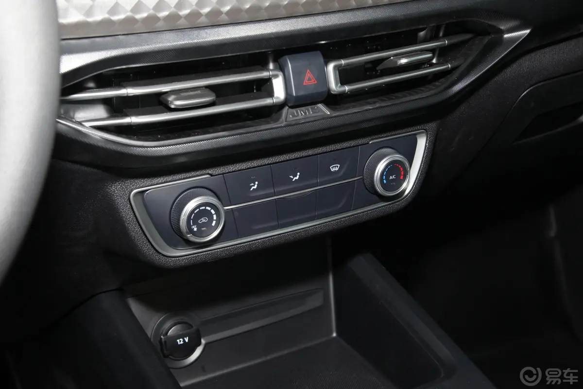 宝典低货台 1.8T 手动 两驱 标轴舒享版 汽油空调