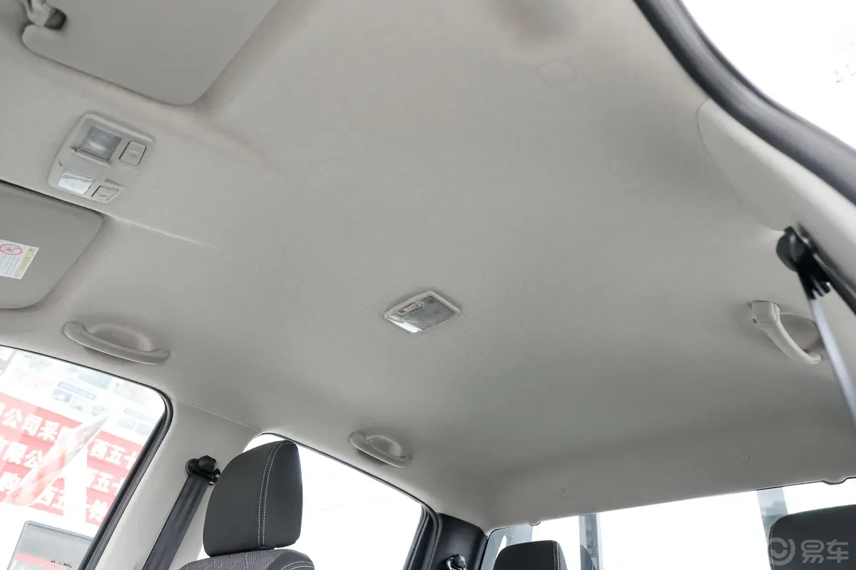 瑞迈2.4T 两驱标轴舒适版 汽油天窗内拍关闭