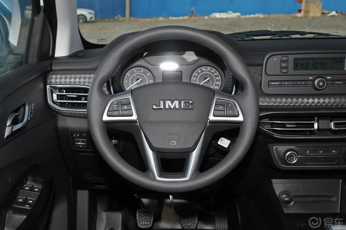 宝典低货台 1.8T 手动 两驱 标轴舒享版 汽油方向盘