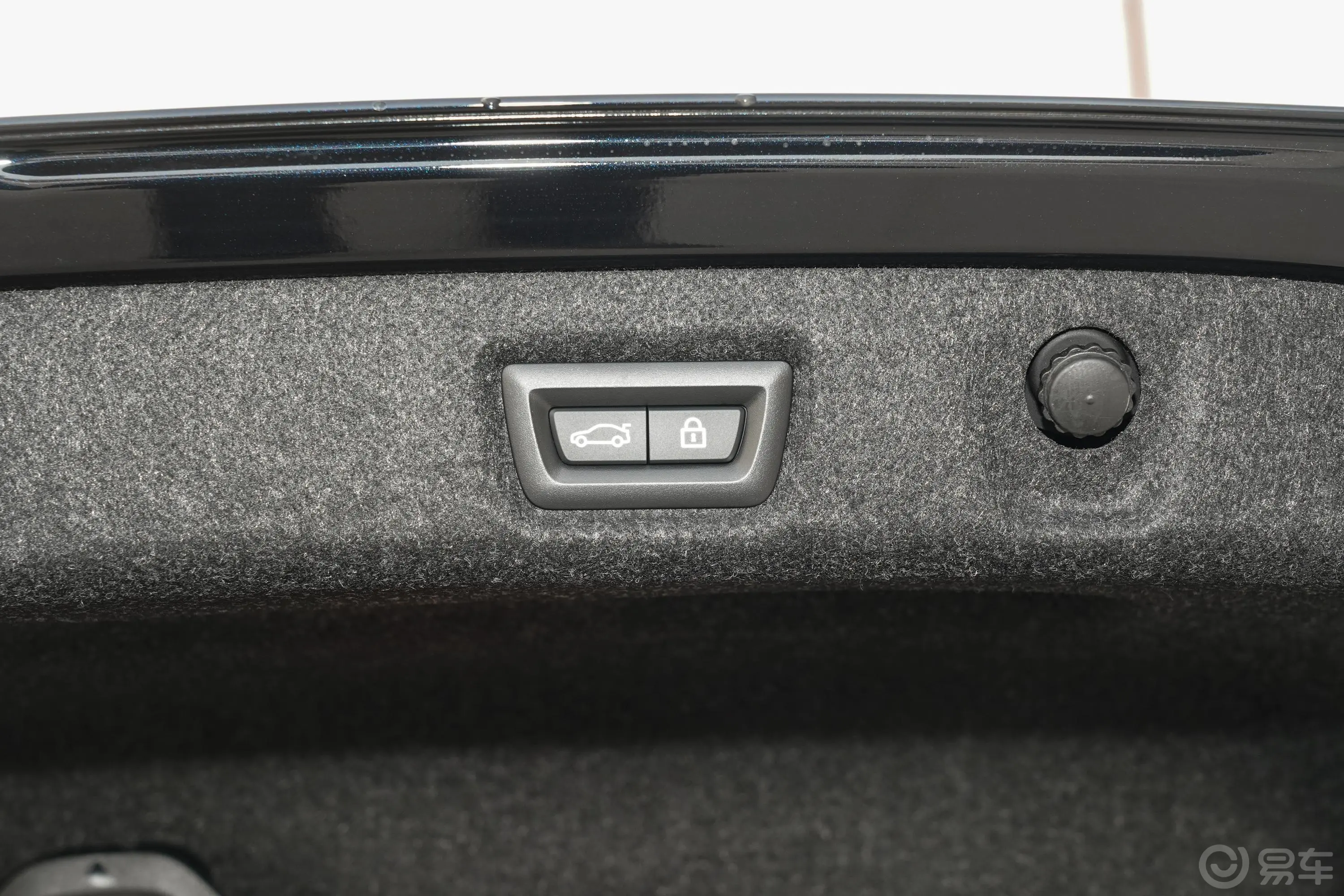 宝马5系改款 530Li xDrive M运动套装电动尾门按键（手动扶手）