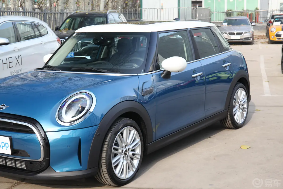 MINI改款 1.5T COOPER 经典派 五门版外观