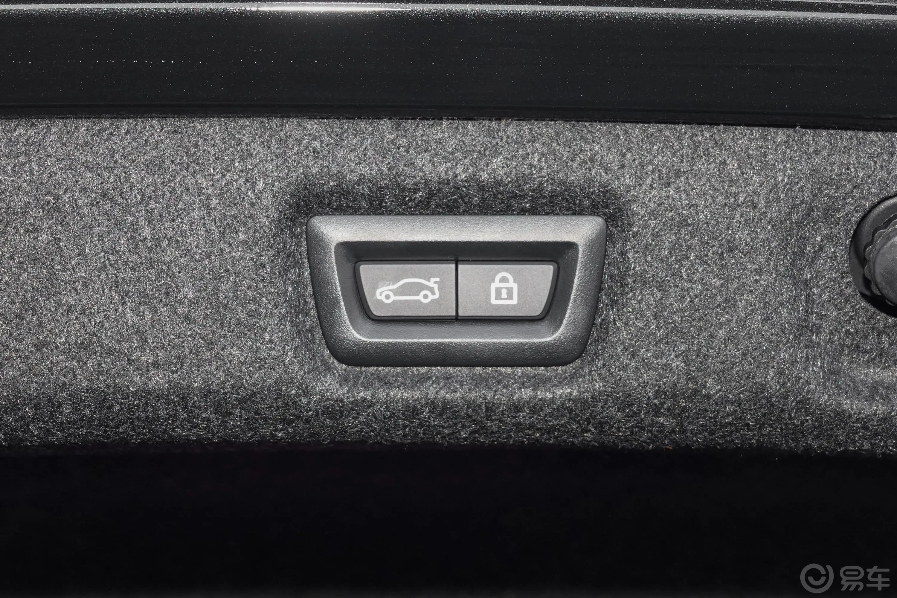 宝马5系改款 530Li 尊享型豪华套装电动尾门按键（手动扶手）