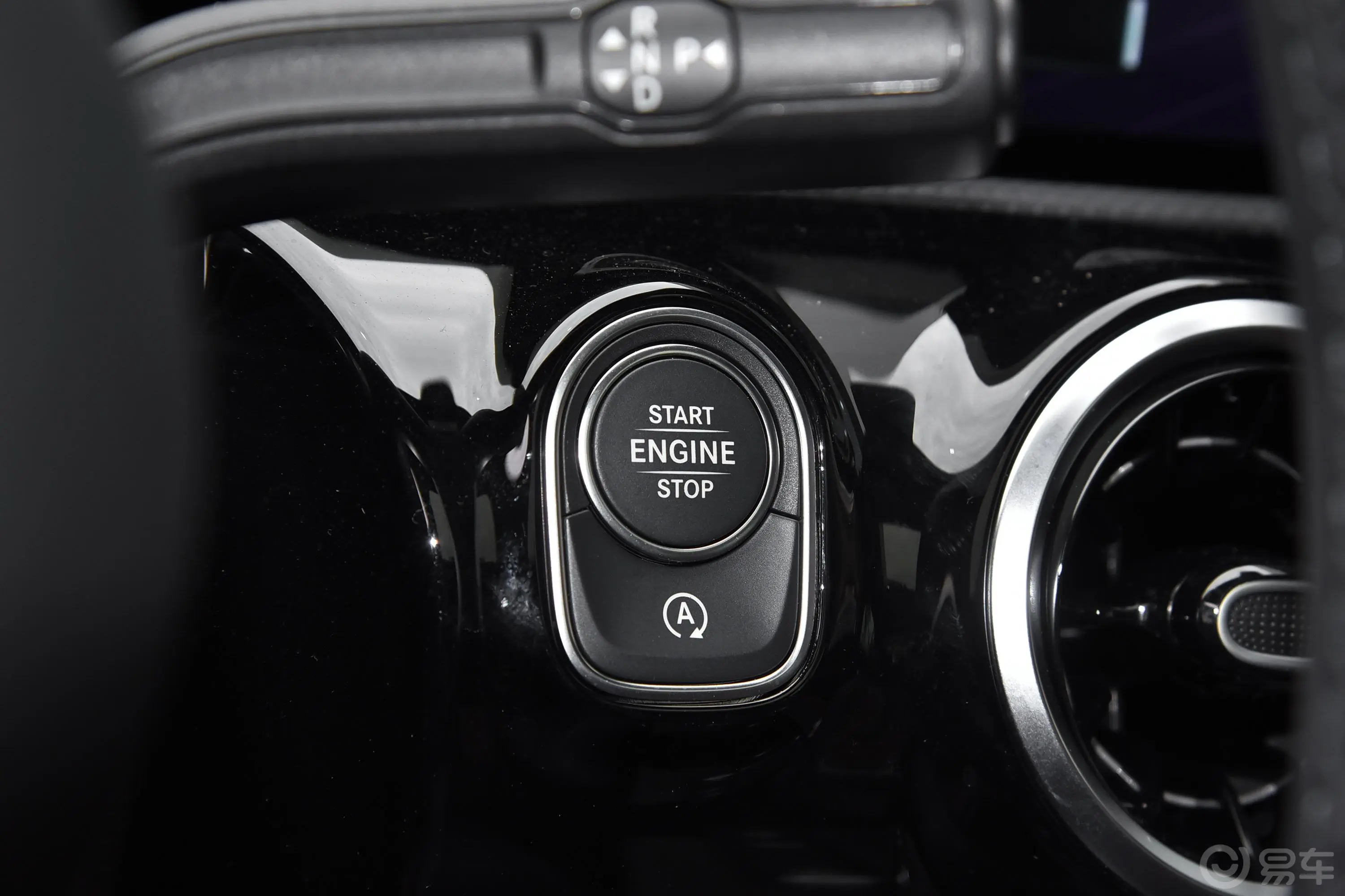 奔驰A级(进口)A 200 动感型钥匙孔或一键启动按键