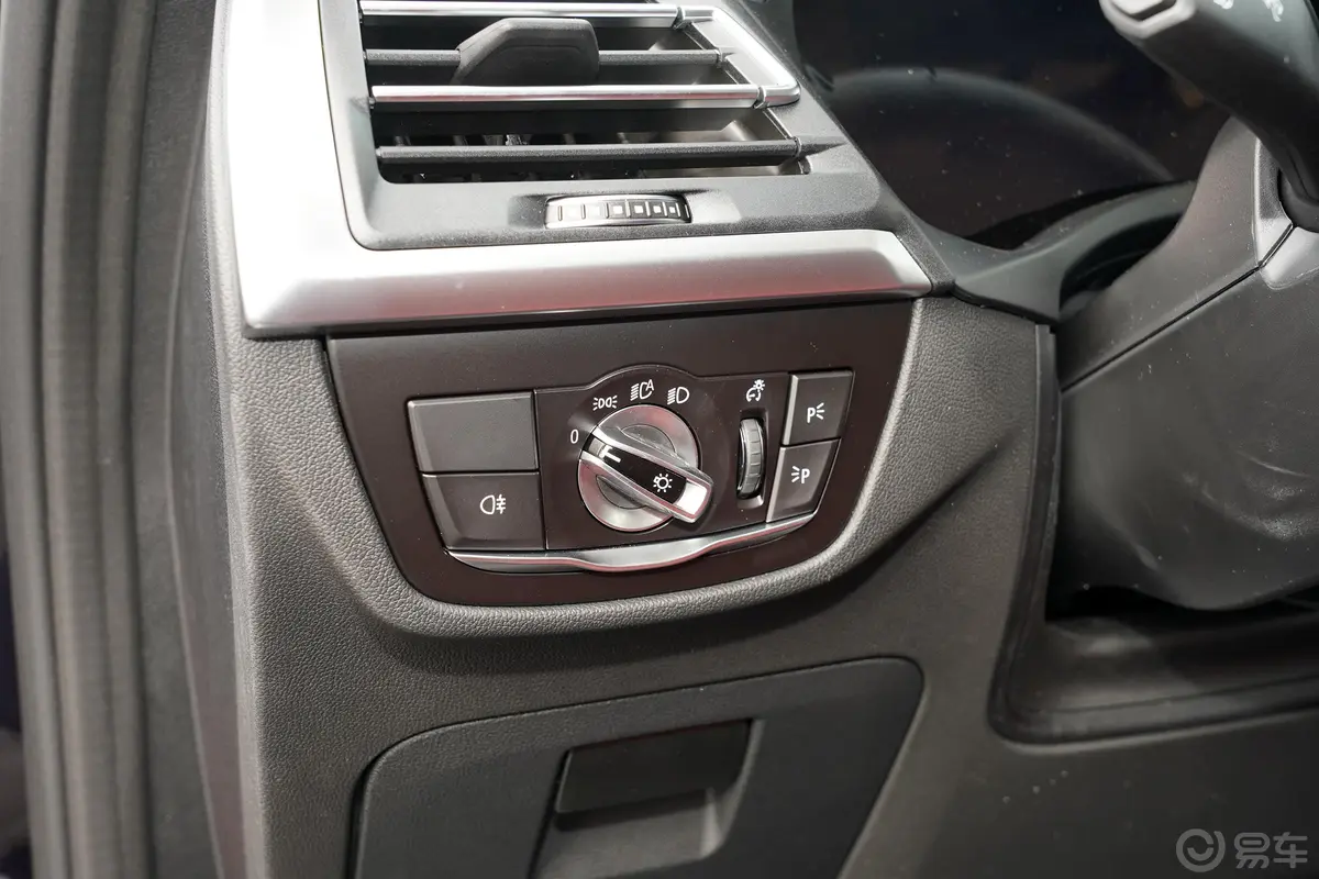 宝马X4xDrive30i M运动套装灯光控制区