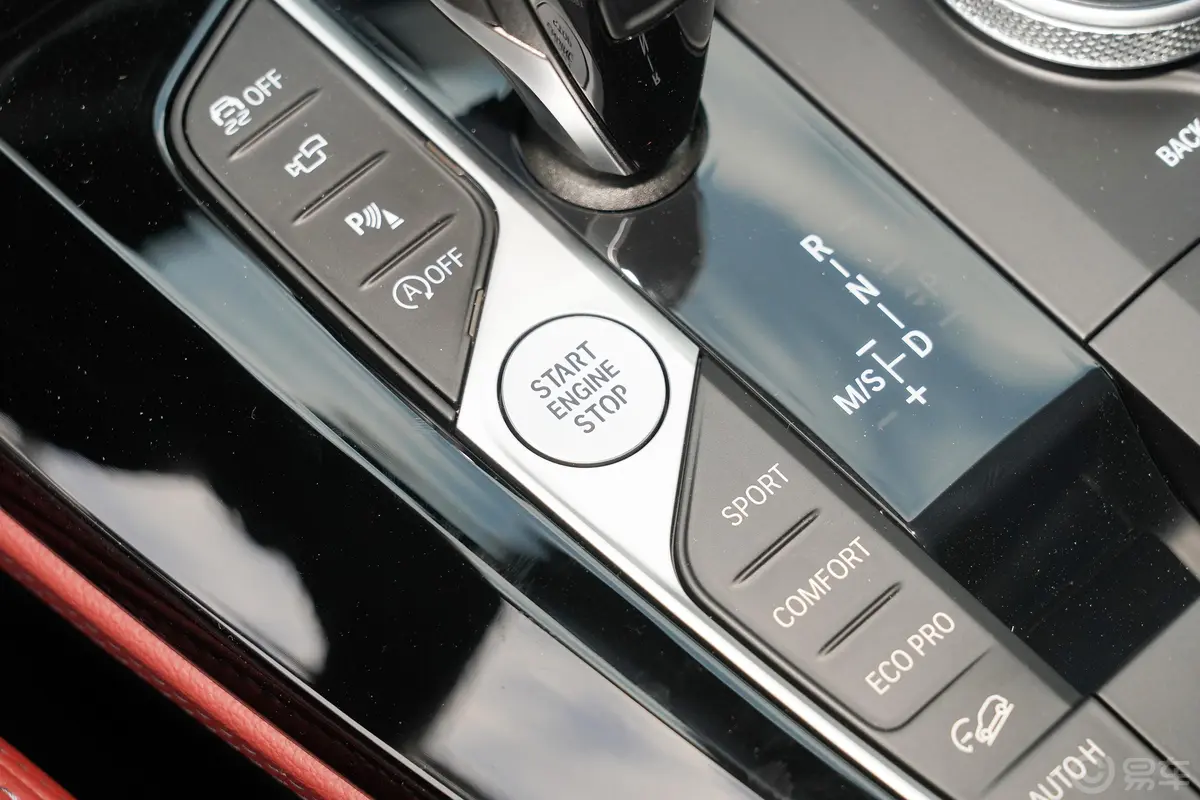 宝马X4xDrive30i M运动套装钥匙孔或一键启动按键