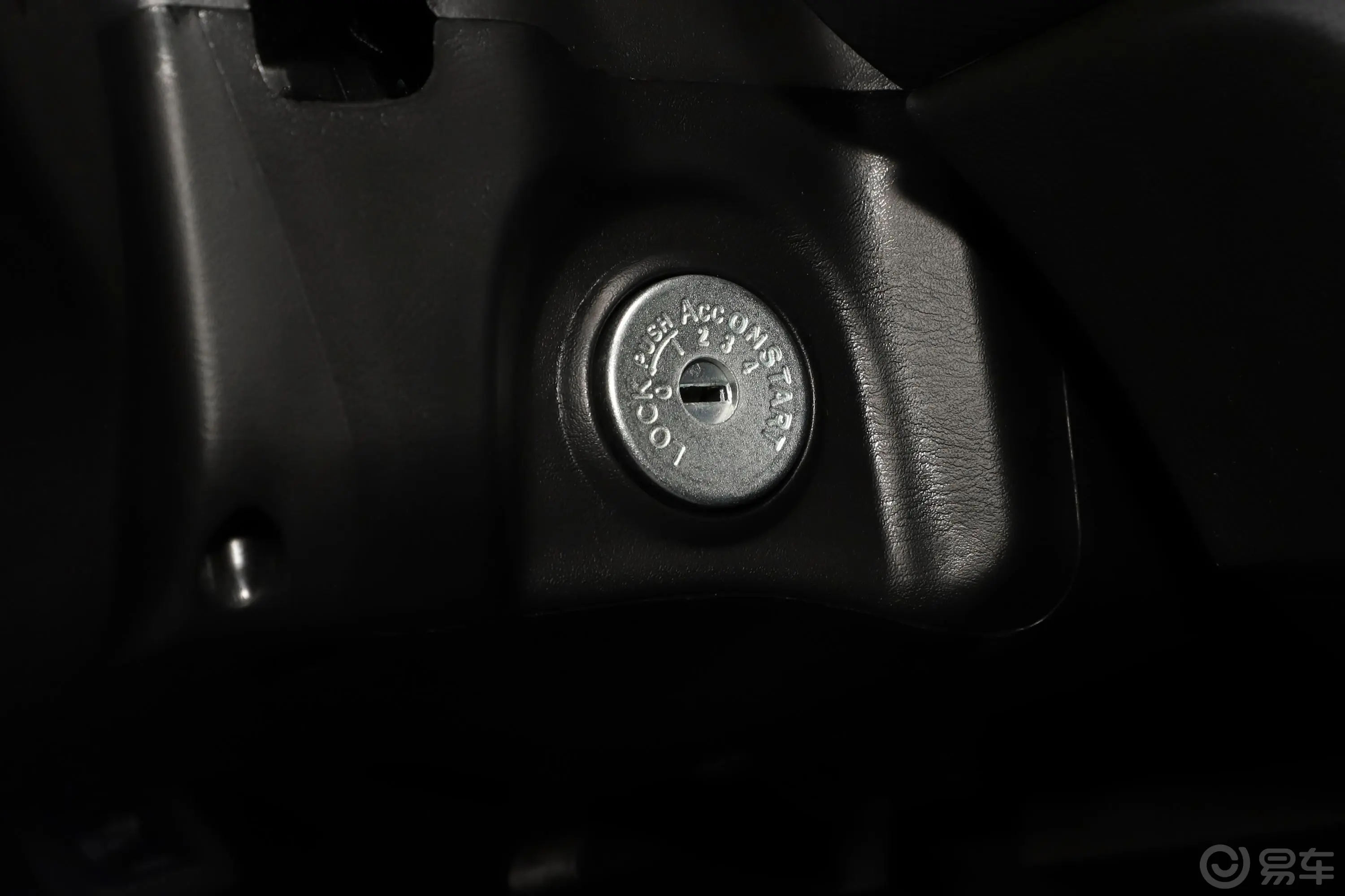 锐骐2.4L 四驱 基型车创业版2TZD 汽油钥匙孔或一键启动按键