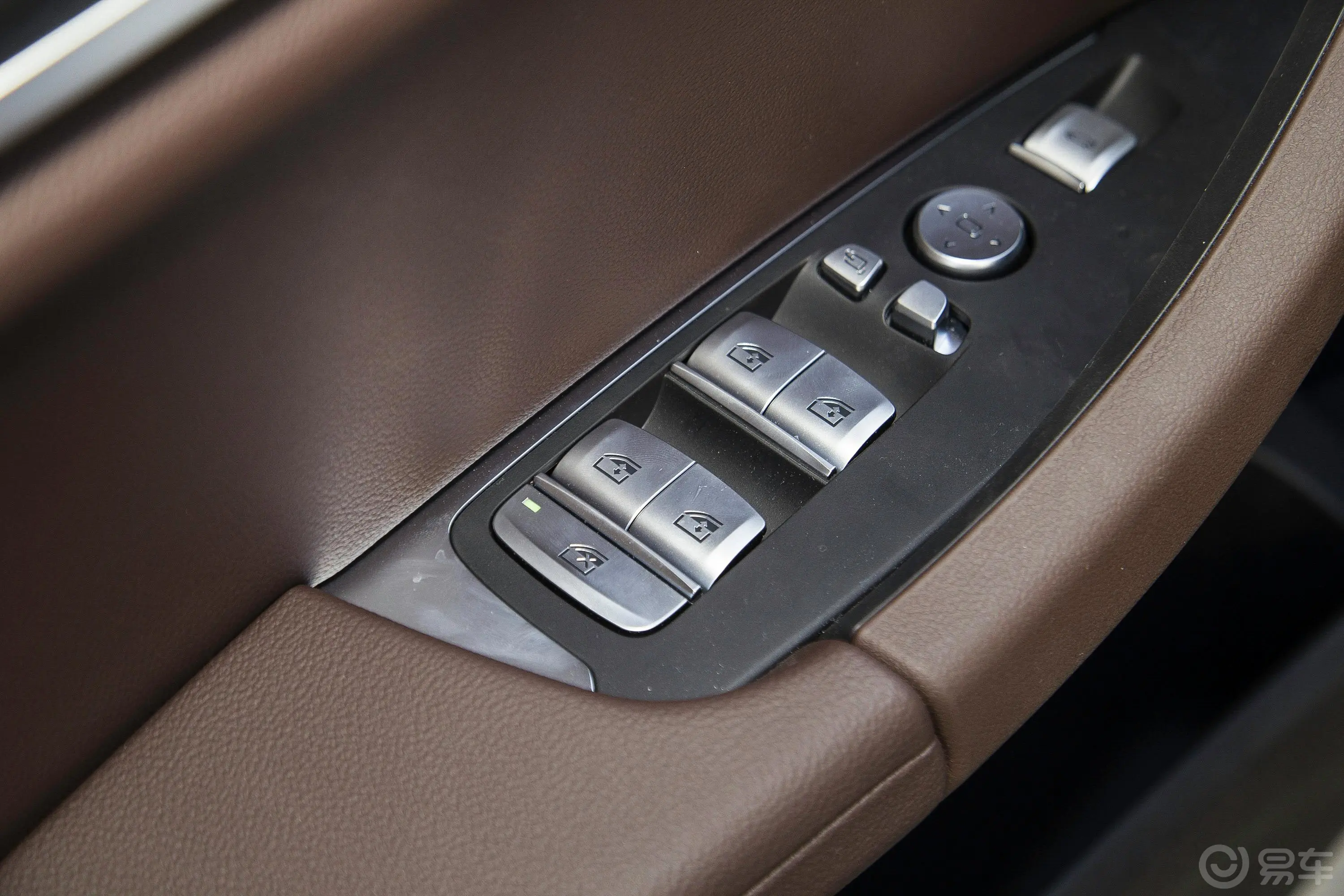 宝马X3改款 xDrive30i 尊享型 M曜夜套装车窗调节整体