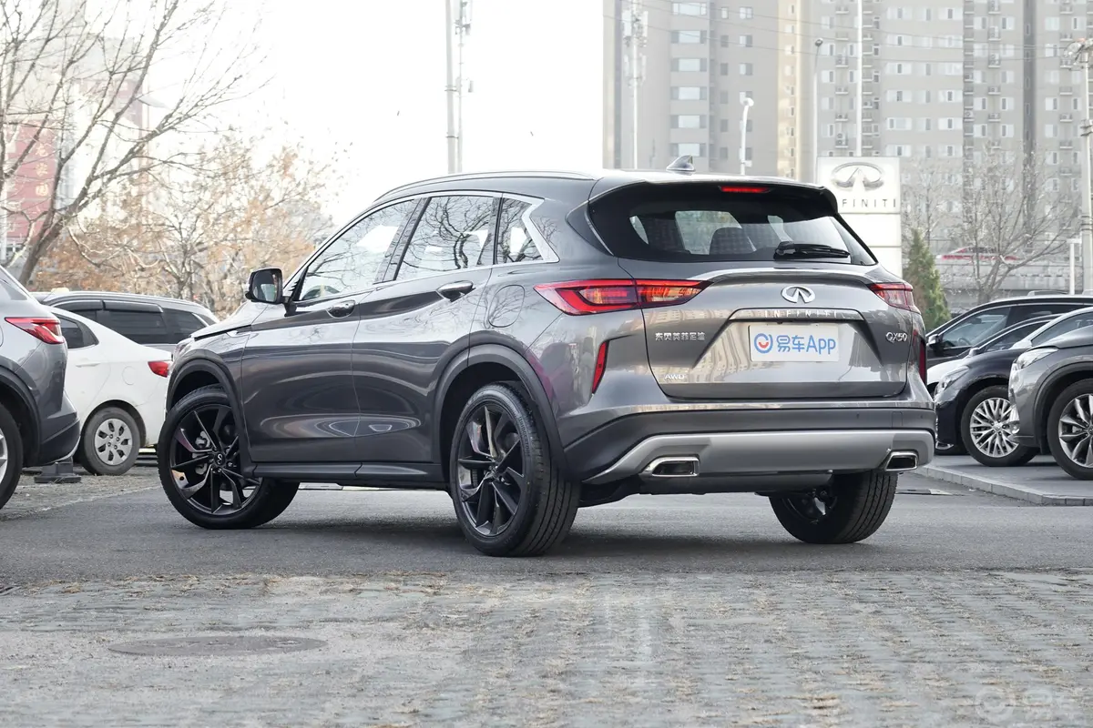 英菲尼迪QX502.0T 四驱智能版侧后45度车头向左水平