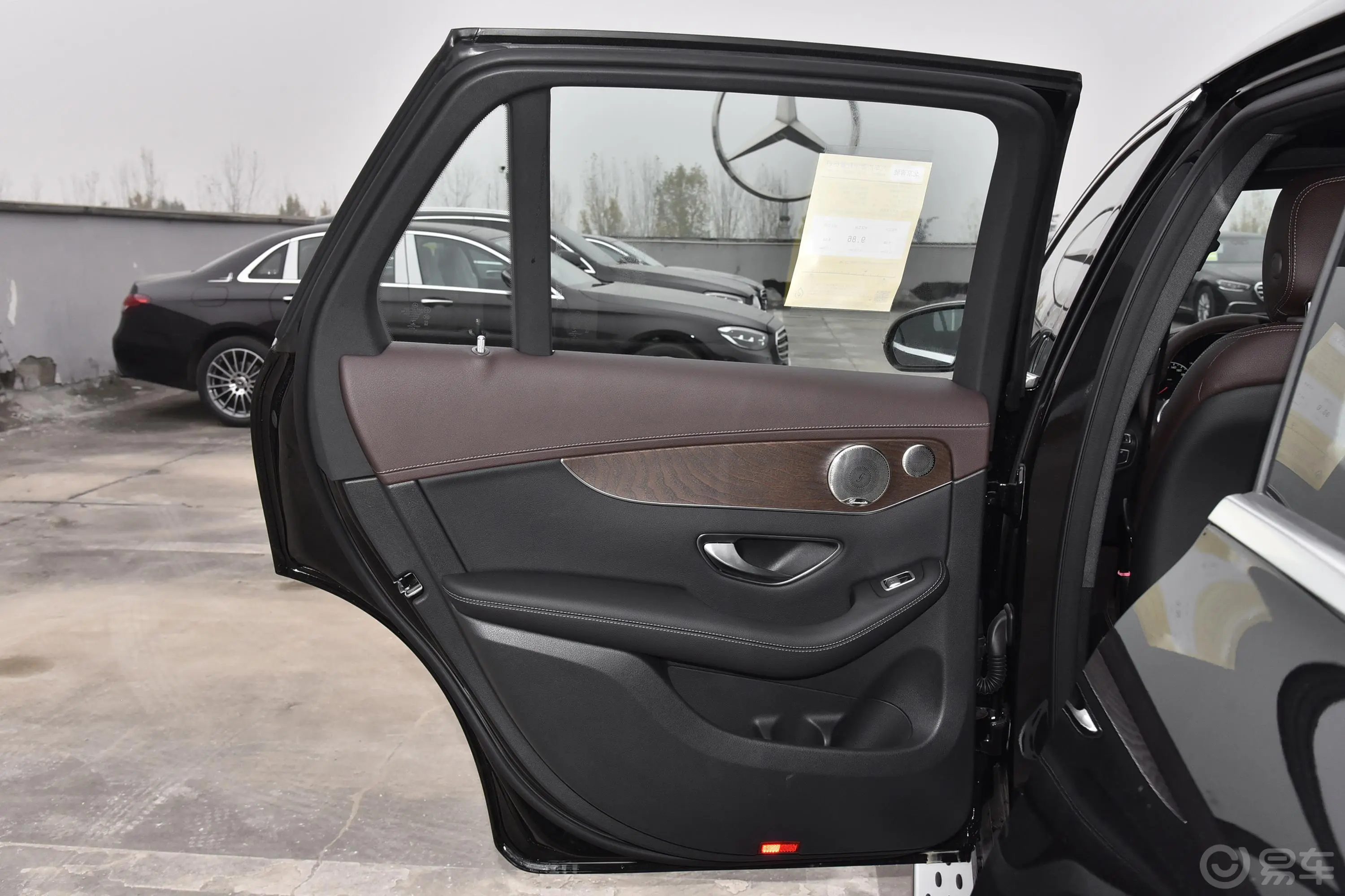 奔驰GLC改款 GLC 300 L 4MATIC 动感型驾驶员侧后车门