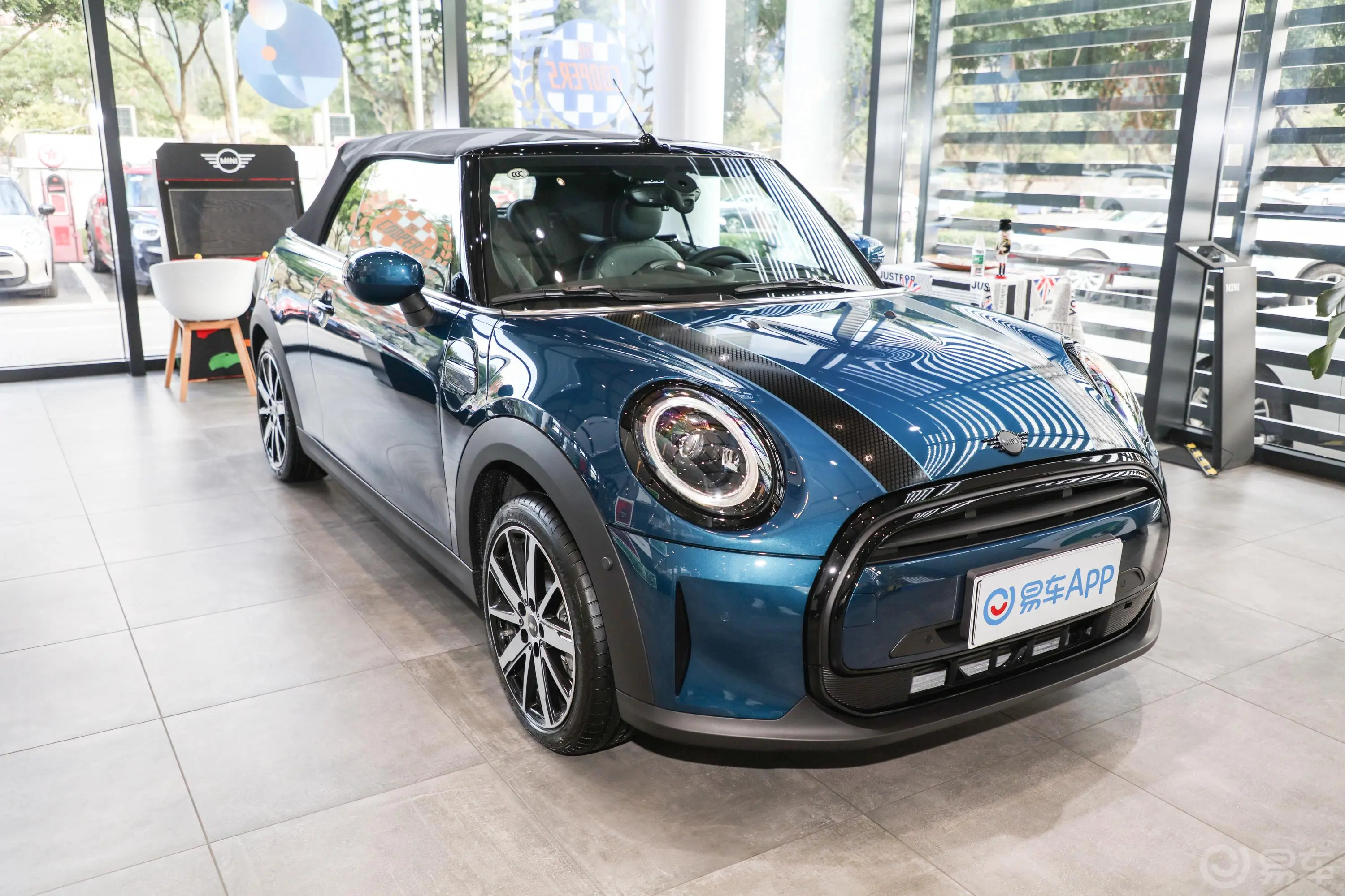 MINI CABRIO改款 1.5T COOPER CABRIO Sidewalk大灯侧45度俯拍