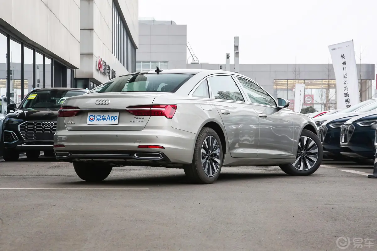 奥迪A6L45 TFSI 臻选致雅型外观