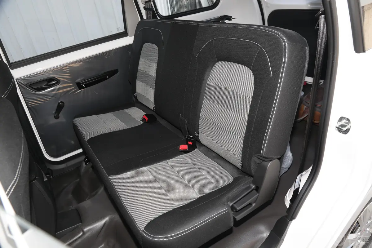 五菱宏光S1.5L 手动 舒适型后排座椅