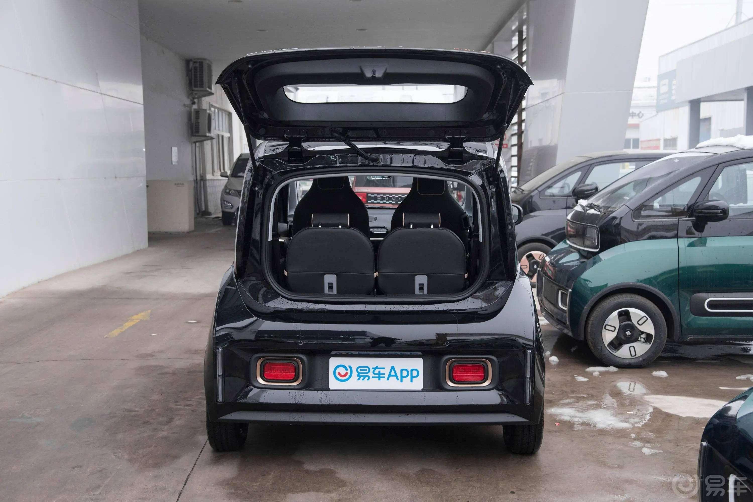 宝骏KiWi EV305km 设计师轻享版 多氟多新能源31.9kWh三元锂空间