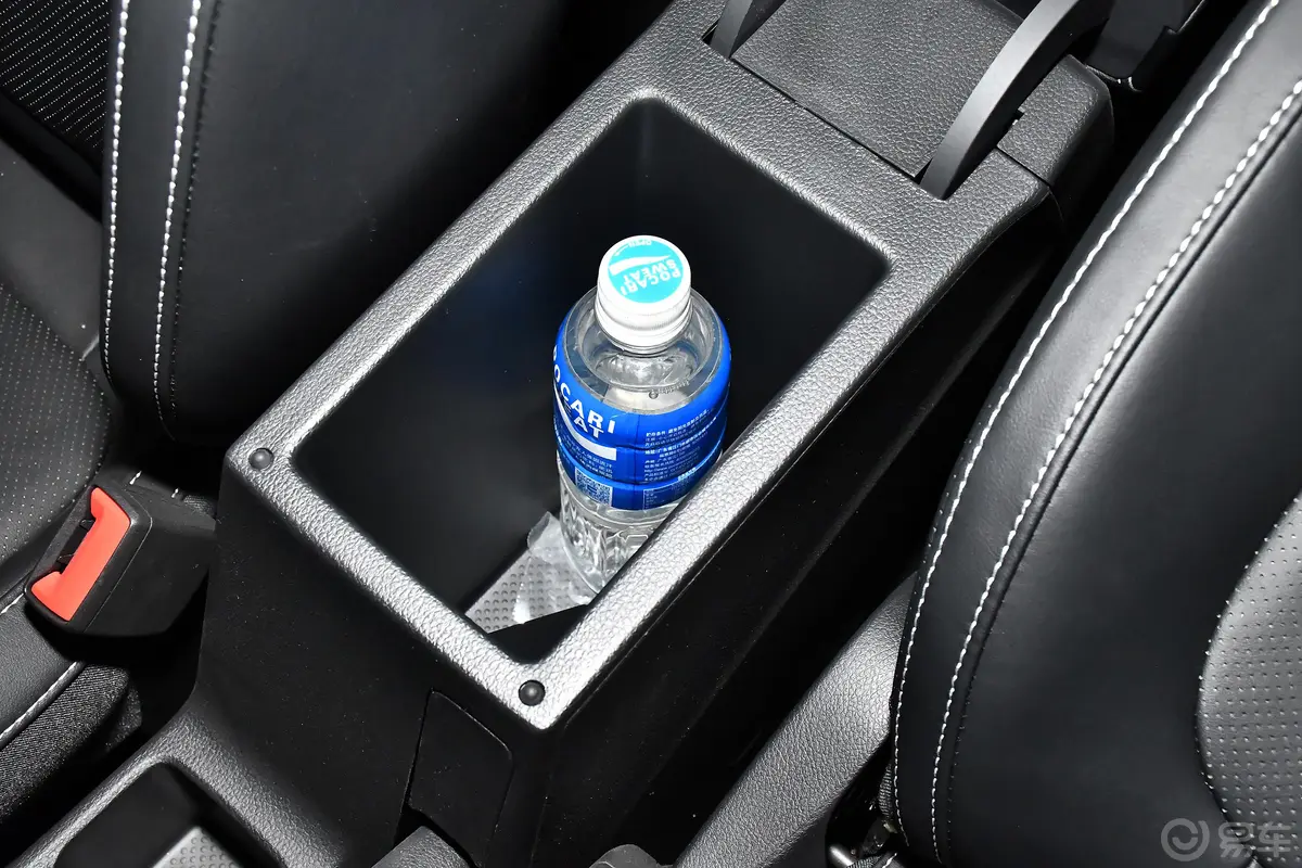 柯米克GT 1.5L 自动舒适版前排扶手箱储物格