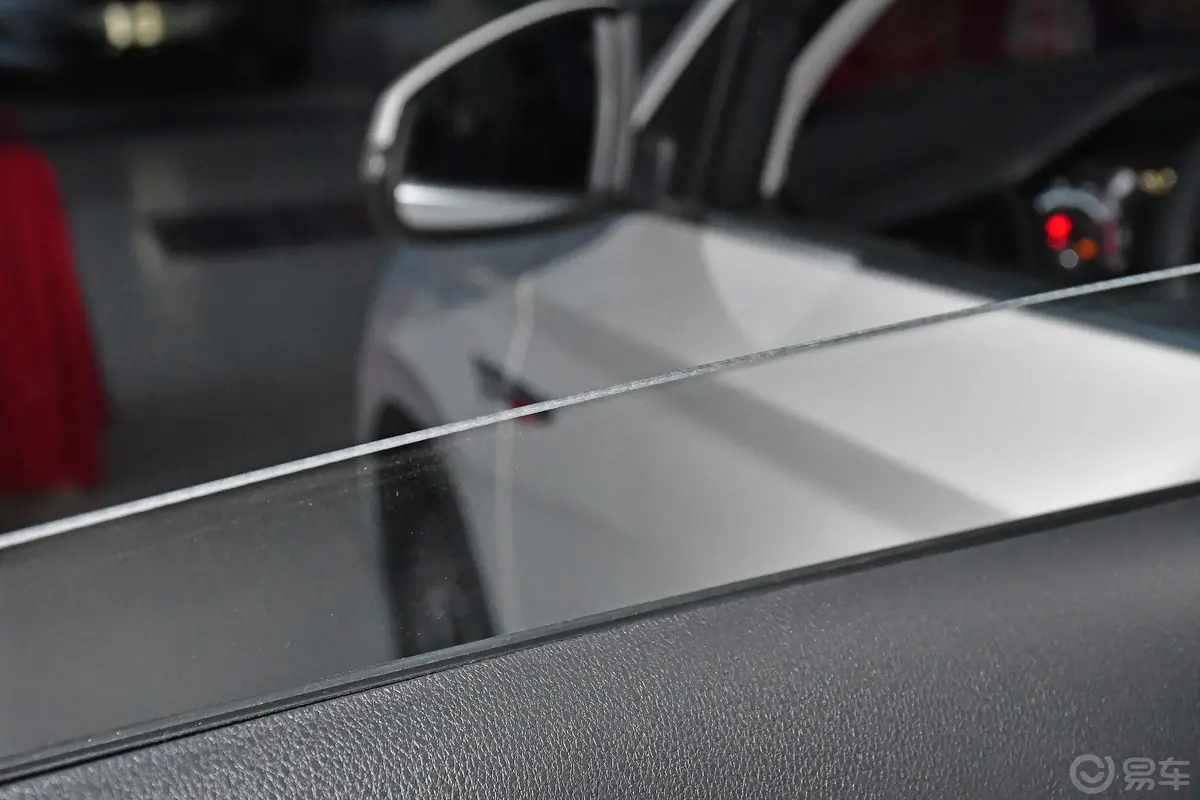 柯米克GT 1.5L 自动舒适版后排玻璃材质特写