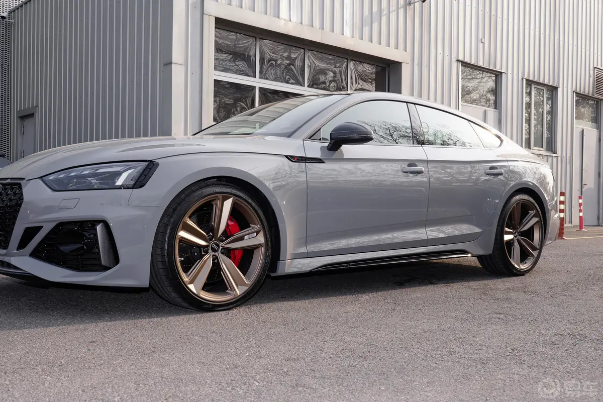 奥迪RS 52.9T Sportback 暗金版外观细节