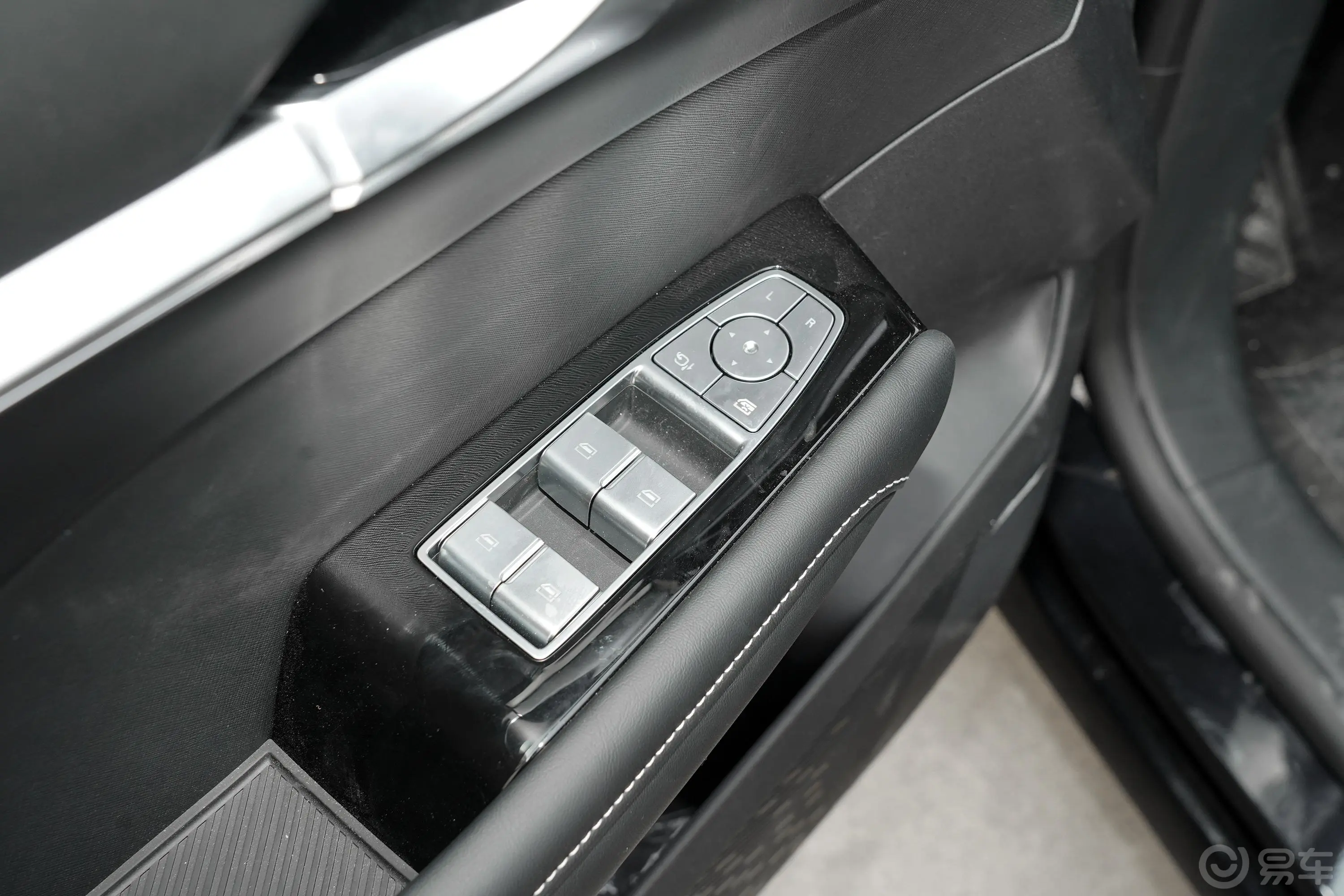荣威RX5 MAX2.0T 有为尊荣版车窗调节整体