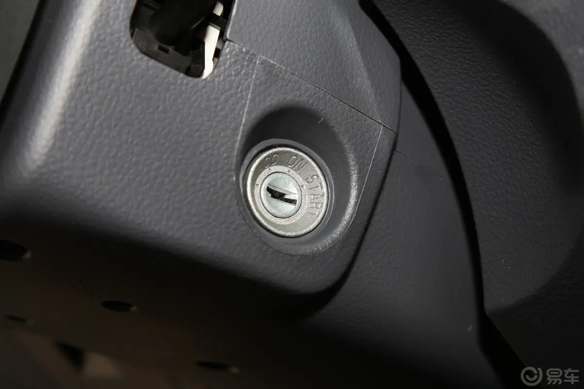 鑫源小海狮X301.5L 手动 舒适型 7座 CNG钥匙孔或一键启动按键