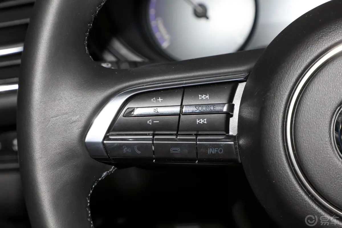 马自达CX-30 EV尊享版左侧方向盘功能按键