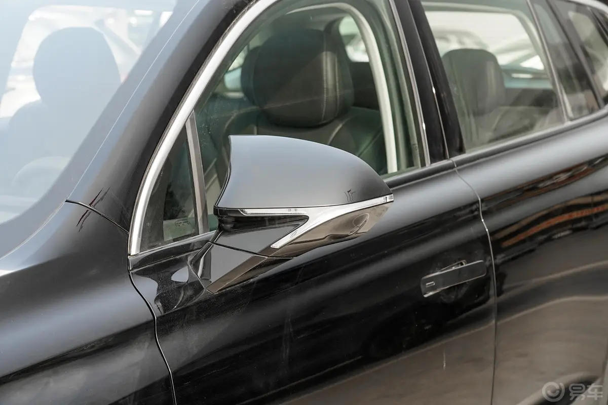 荣威RX5 MAX2.0T 有为尊荣版主驾驶后视镜背面